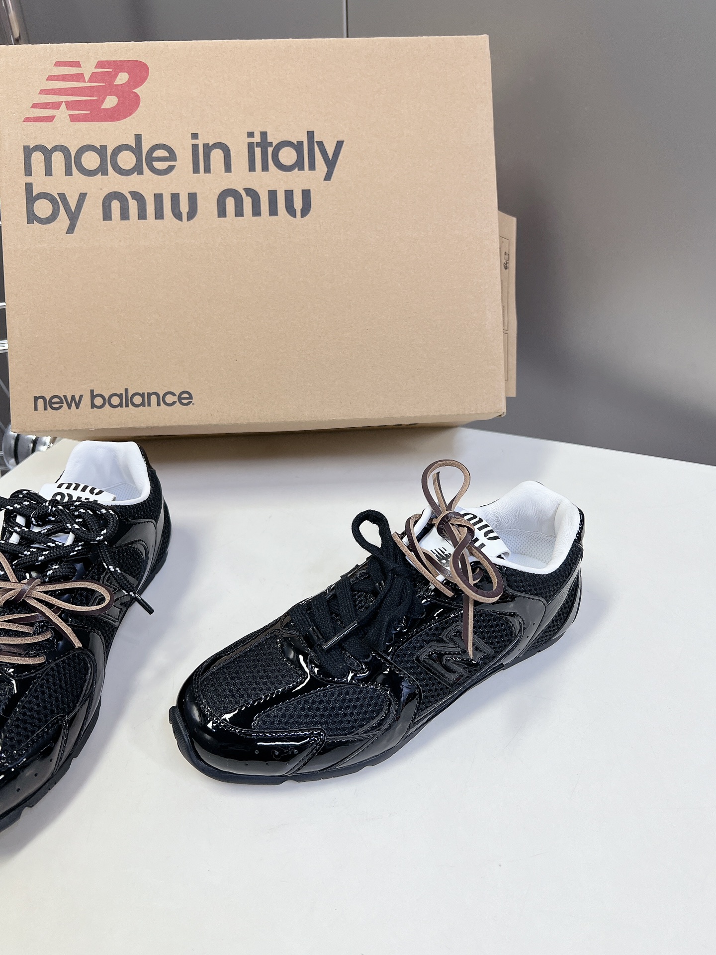  Miu Miu✖️New Balance 联名系列情侣运动鞋、各大品牌都热衷于跨界联名、缪缪这次联名诚