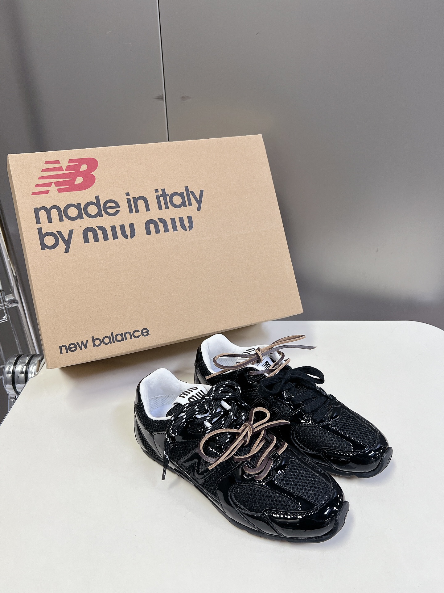  Miu Miu✖️New Balance 联名系列情侣运动鞋、各大品牌都热衷于跨界联名、缪缪这次联名诚