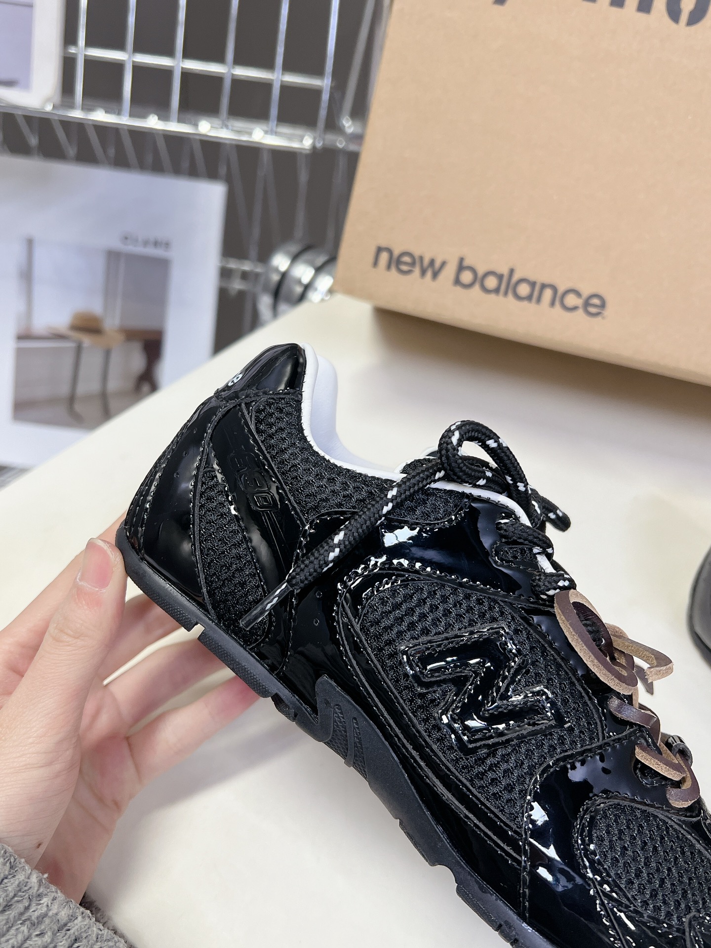  Miu Miu✖️New Balance 联名系列情侣运动鞋、各大品牌都热衷于跨界联名、缪缪这次联名诚