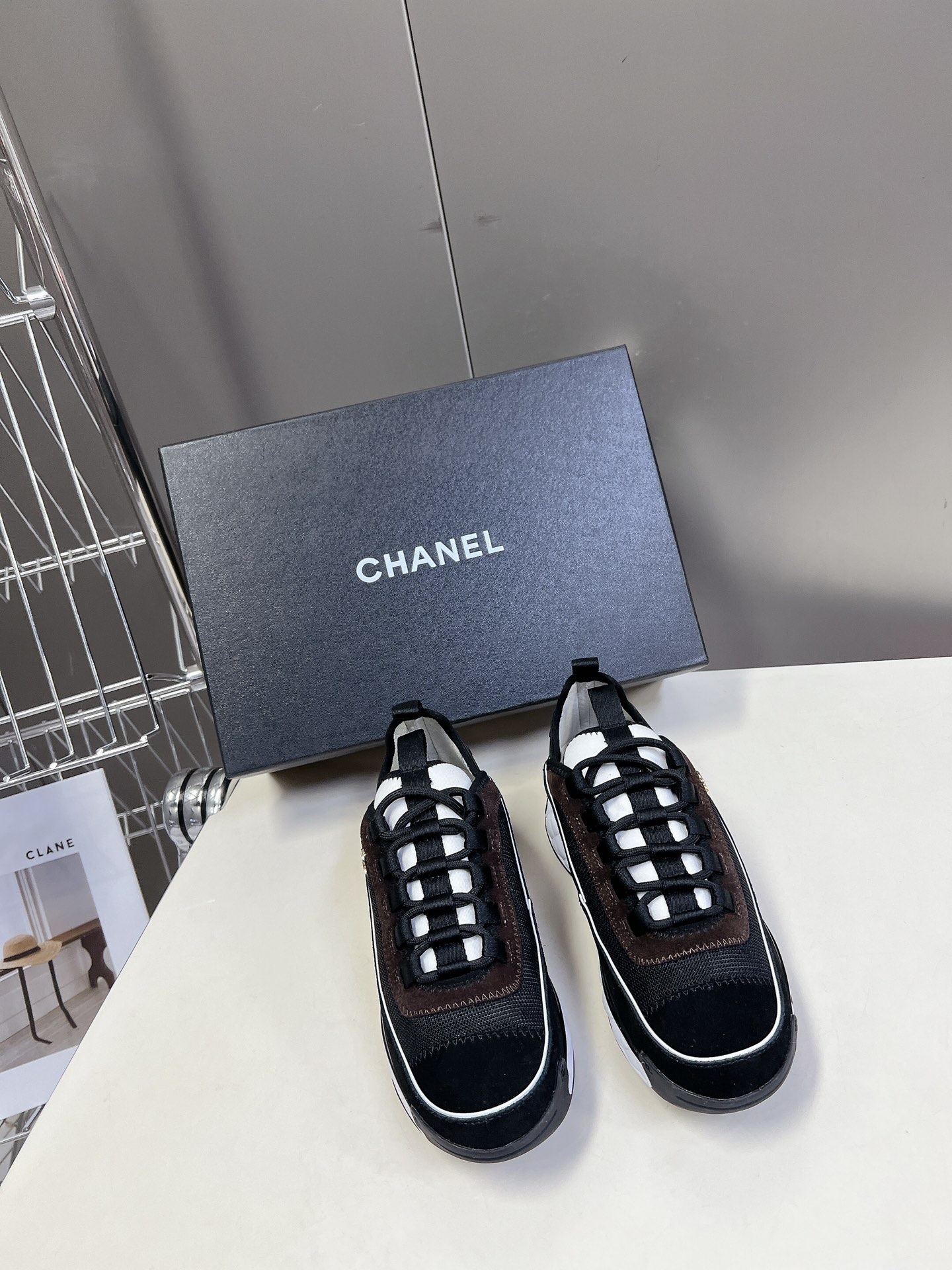  CHANEL香奈儿经典运动鞋
超级网红系！超多网红上脚，专柜超火〰️〰️
香奈儿的世界一直是女生梦寐以