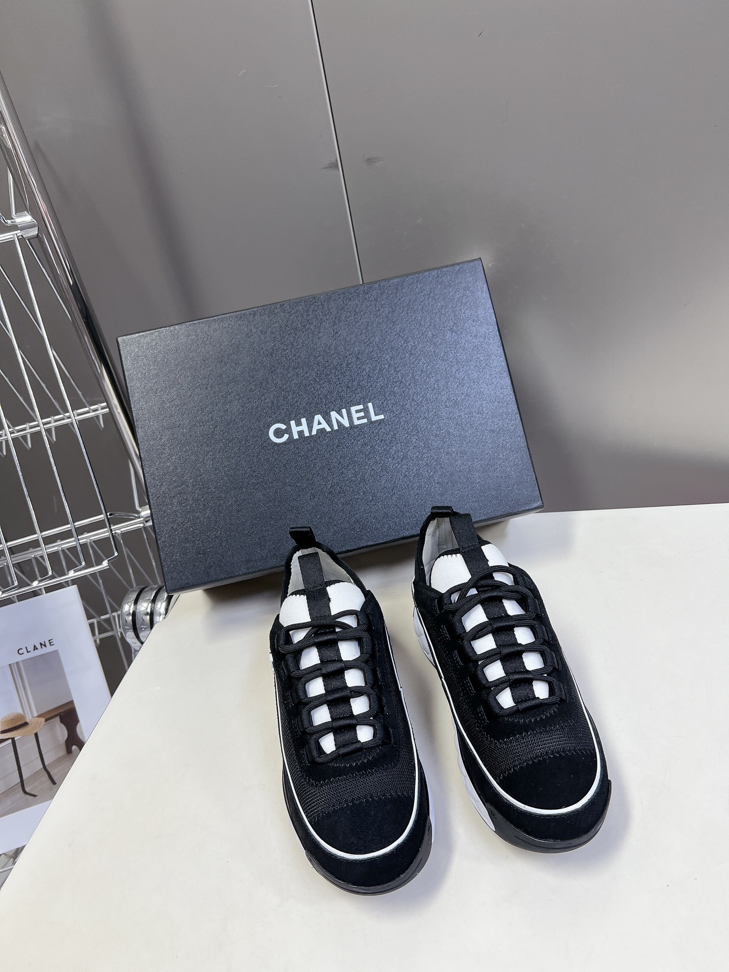  CHANEL香奈儿经典运动鞋
超级网红系！超多网红上脚，专柜超火〰️〰️
香奈儿的世界一直是女生梦寐以