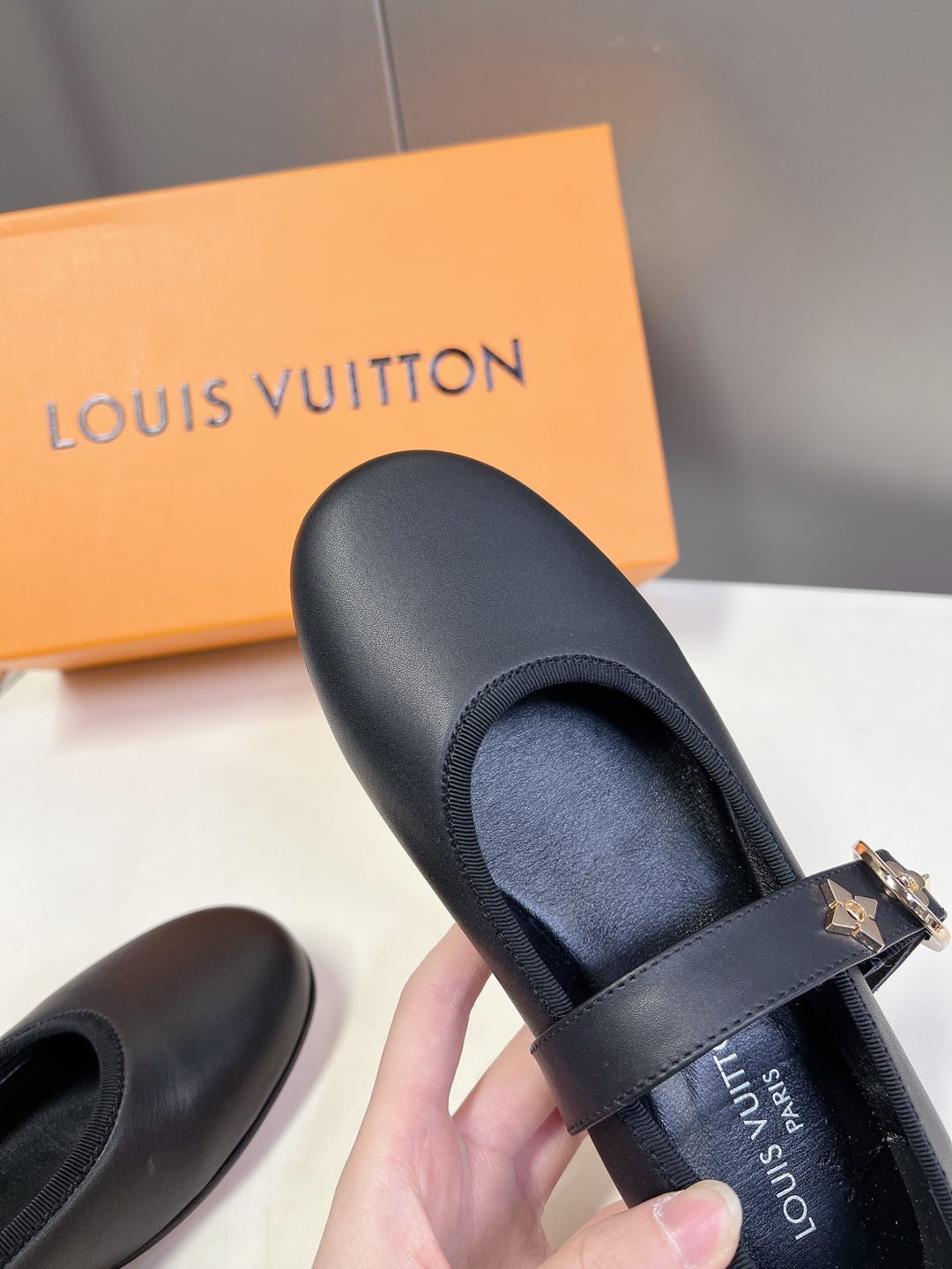  Louis Vuitton 路易威登春夏玛丽珍时装平底鞋 春夏秀场出镜率最高的一款单品 超多名模上脚 