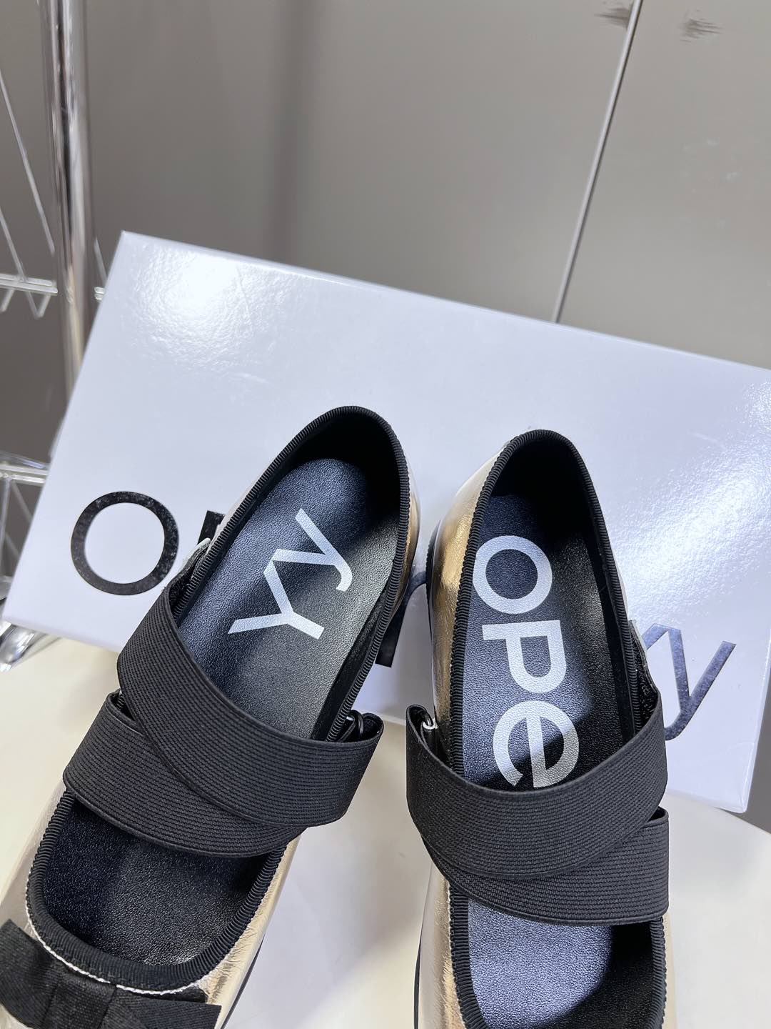  韩国小众设计师品牌OPEN YY春夏走秀款芭蕾舞鞋 第一眼看到这个鞋子就爱上了，带点复古味随意搭配都好