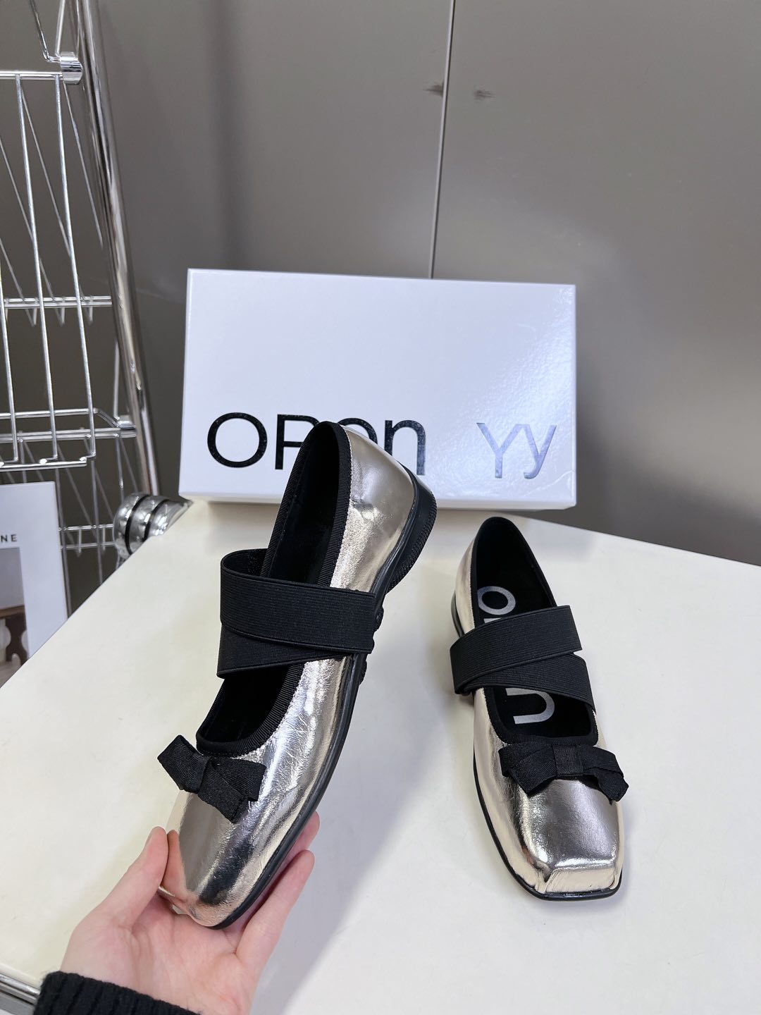  韩国小众设计师品牌OPEN YY春夏走秀款芭蕾舞鞋 第一眼看到这个鞋子就爱上了，带点复古味随意搭配都好
