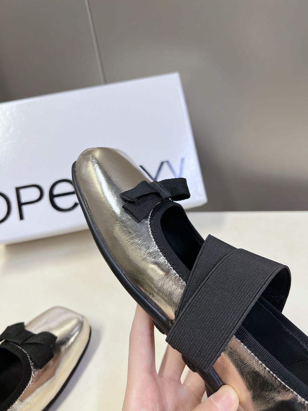  韩国小众设计师品牌OPEN YY春夏走秀款芭蕾舞鞋 第一眼看到这个鞋子就爱上了，带点复古味随意搭配都好