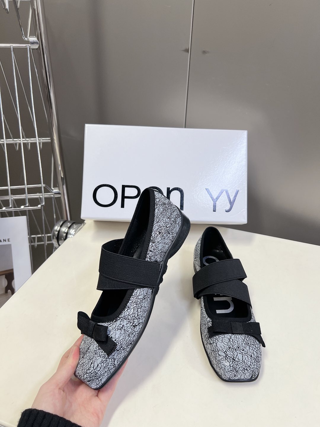  韩国小众设计师品牌OPEN YY春夏走秀款芭蕾舞鞋 第一眼看到这个鞋子就爱上了，带点复古味随意搭配都好