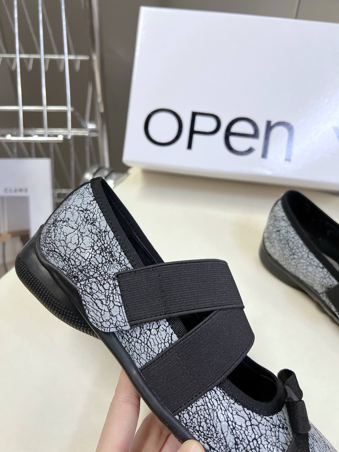  韩国小众设计师品牌OPEN YY春夏走秀款芭蕾舞鞋 第一眼看到这个鞋子就爱上了，带点复古味随意搭配都好