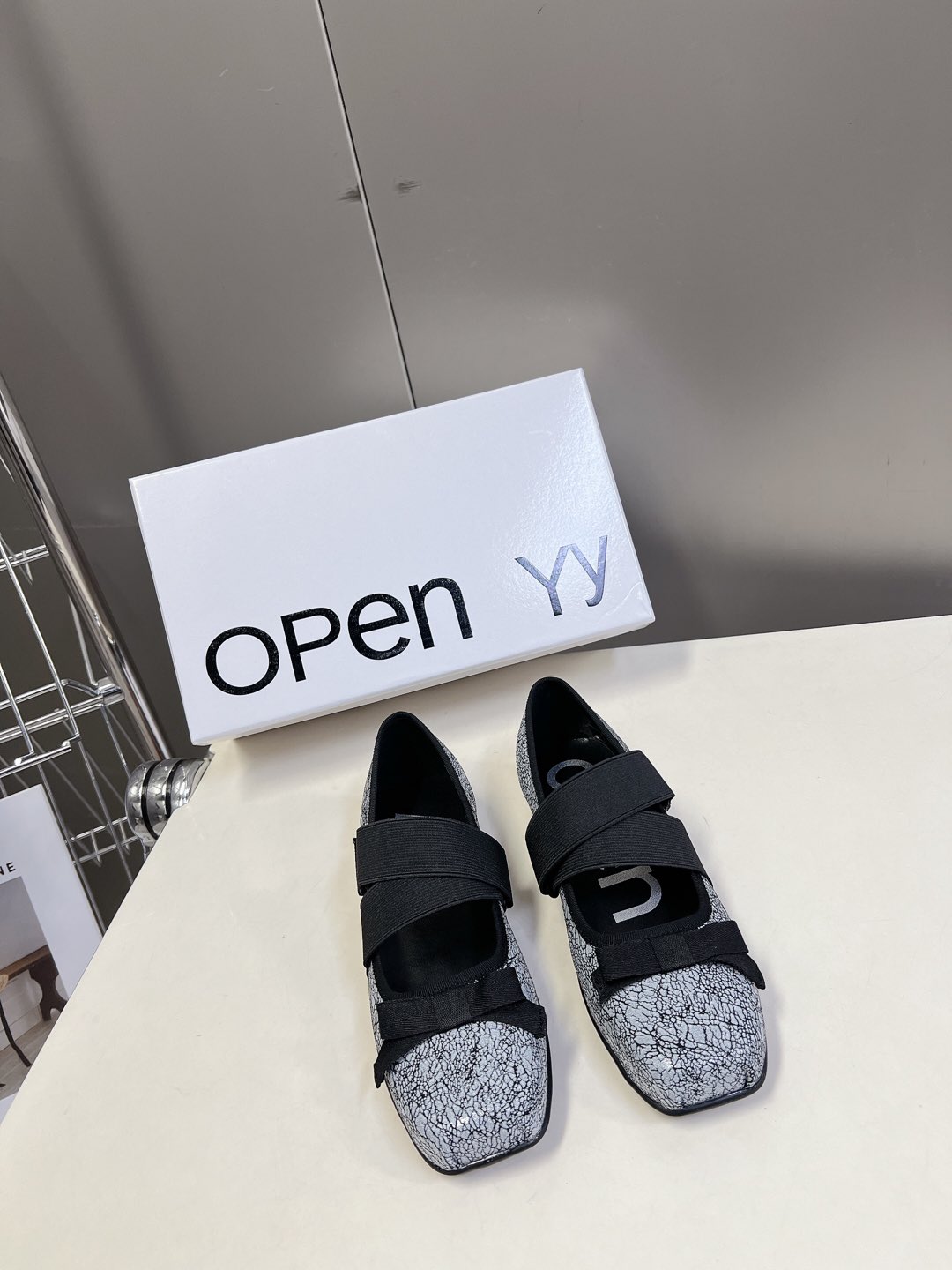  韩国小众设计师品牌OPEN YY春夏走秀款芭蕾舞鞋 第一眼看到这个鞋子就爱上了，带点复古味随意搭配都好