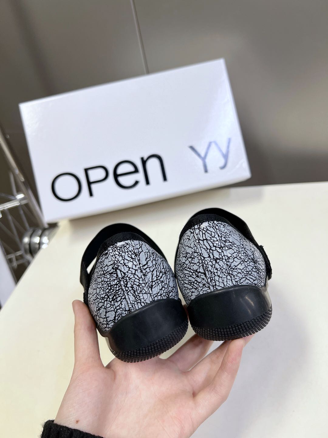  韩国小众设计师品牌OPEN YY春夏走秀款芭蕾舞鞋 第一眼看到这个鞋子就爱上了，带点复古味随意搭配都好