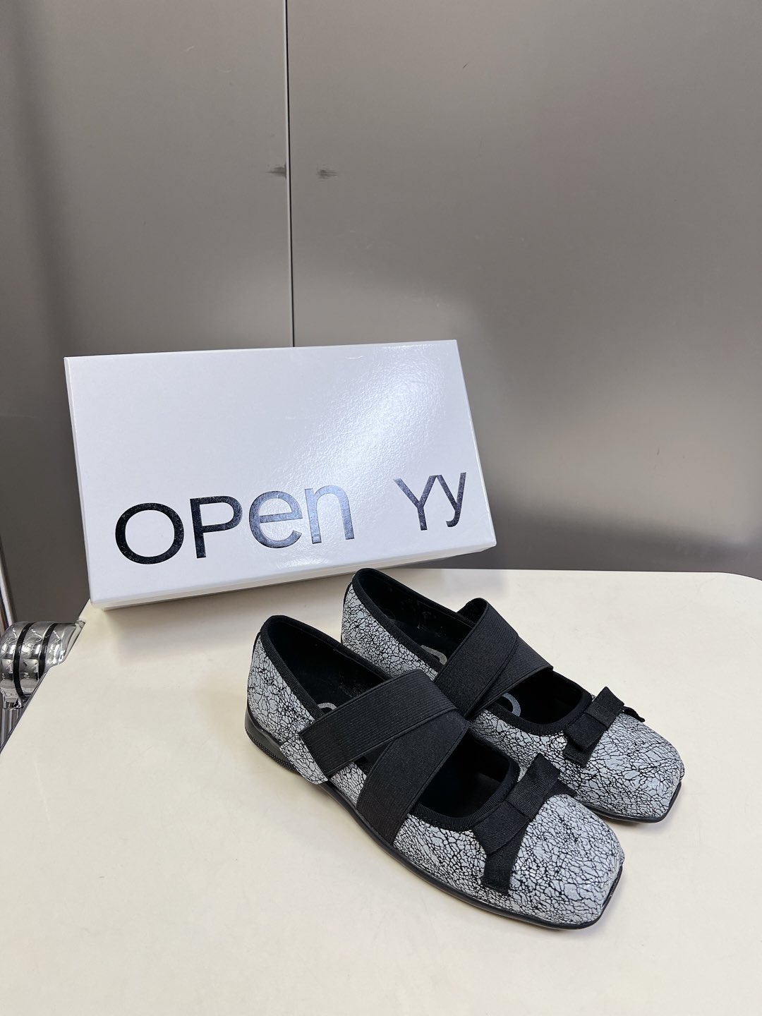  韩国小众设计师品牌OPEN YY春夏走秀款芭蕾舞鞋 第一眼看到这个鞋子就爱上了，带点复古味随意搭配都好