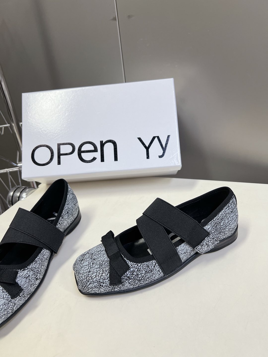  韩国小众设计师品牌OPEN YY春夏走秀款芭蕾舞鞋 第一眼看到这个鞋子就爱上了，带点复古味随意搭配都好