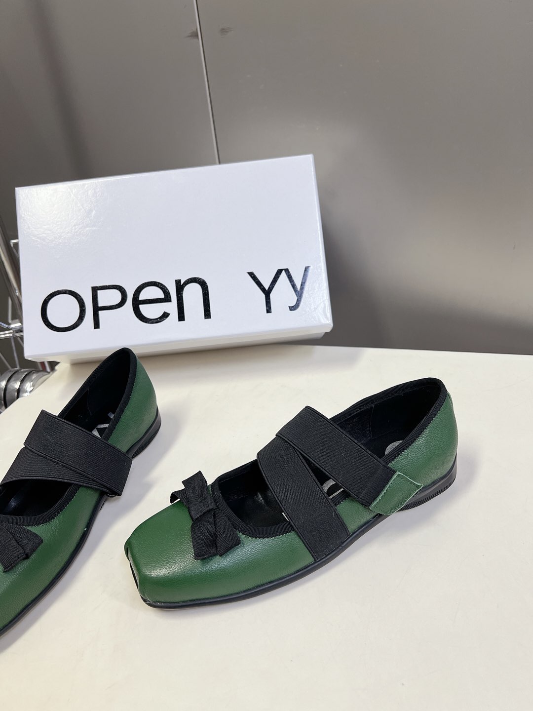  韩国小众设计师品牌OPEN YY春夏走秀款芭蕾舞鞋 第一眼看到这个鞋子就爱上了，带点复古味随意搭配都好