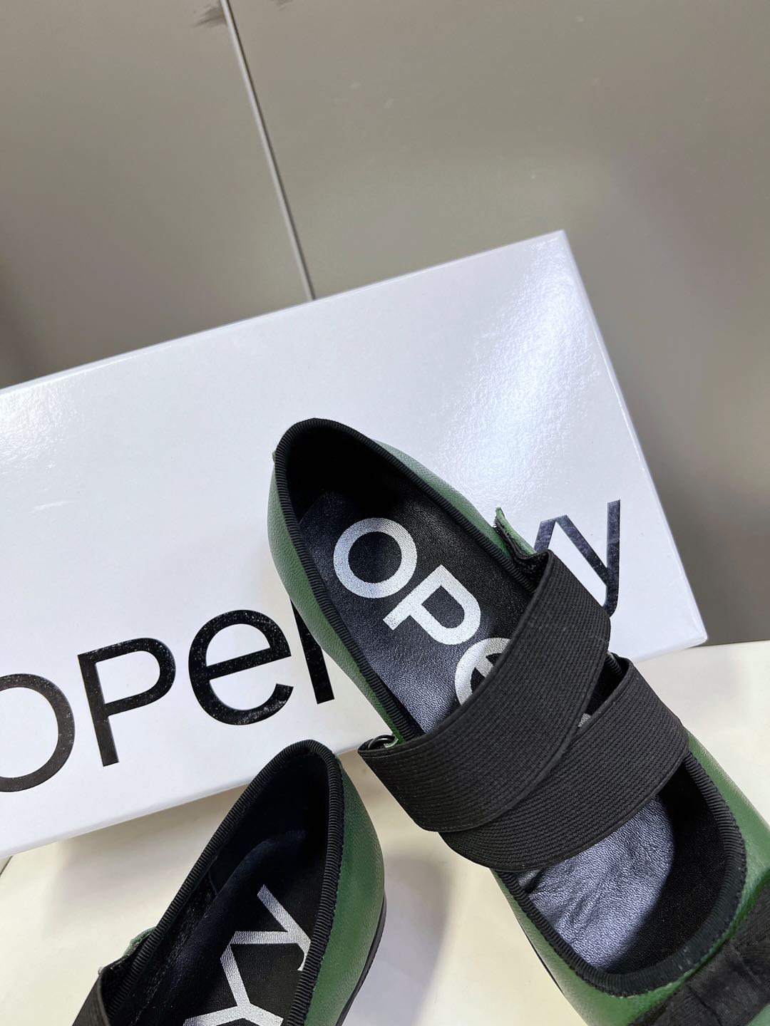  韩国小众设计师品牌OPEN YY春夏走秀款芭蕾舞鞋 第一眼看到这个鞋子就爱上了，带点复古味随意搭配都好