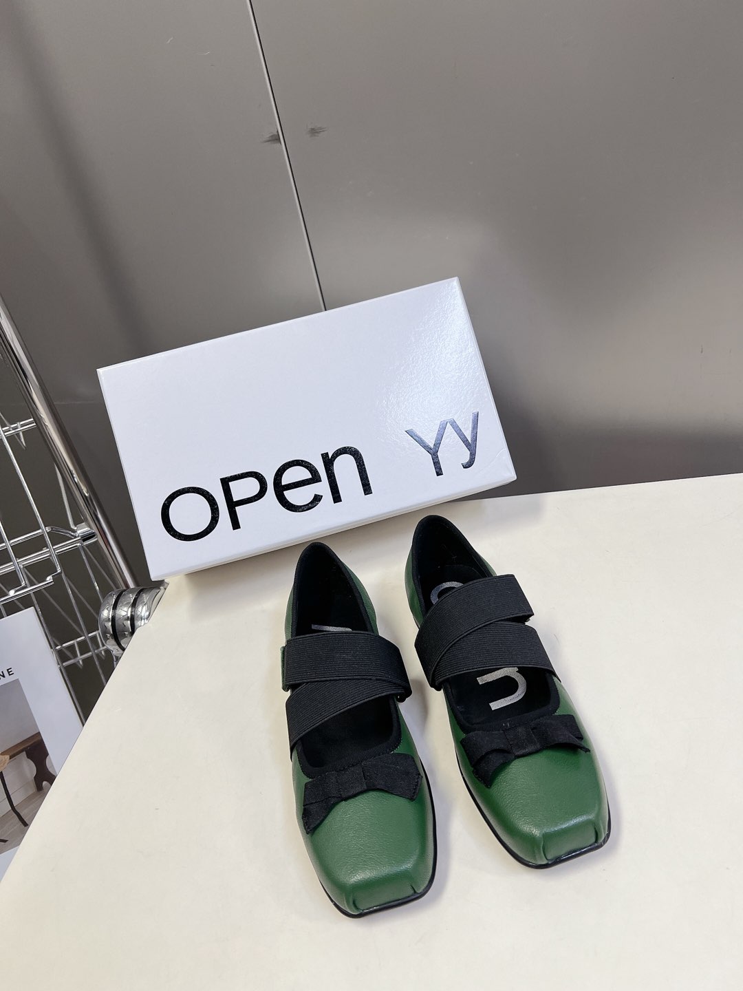  韩国小众设计师品牌OPEN YY春夏走秀款芭蕾舞鞋 第一眼看到这个鞋子就爱上了，带点复古味随意搭配都好