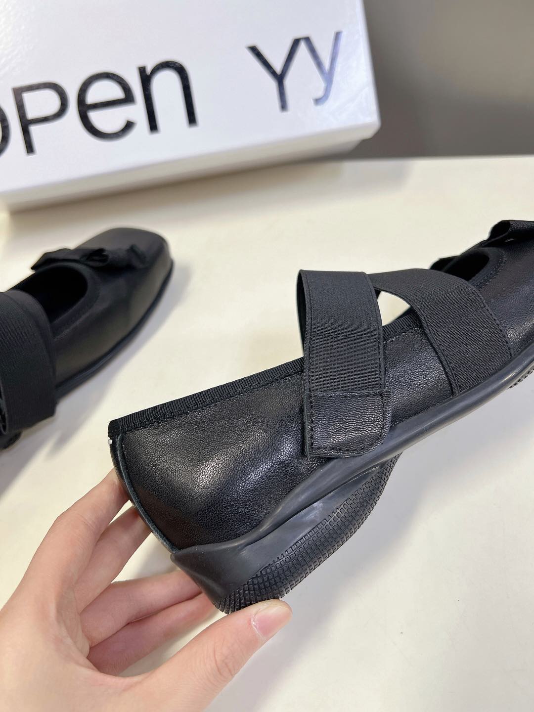  韩国小众设计师品牌OPEN YY春夏走秀款芭蕾舞鞋 第一眼看到这个鞋子就爱上了，带点复古味随意搭配都好