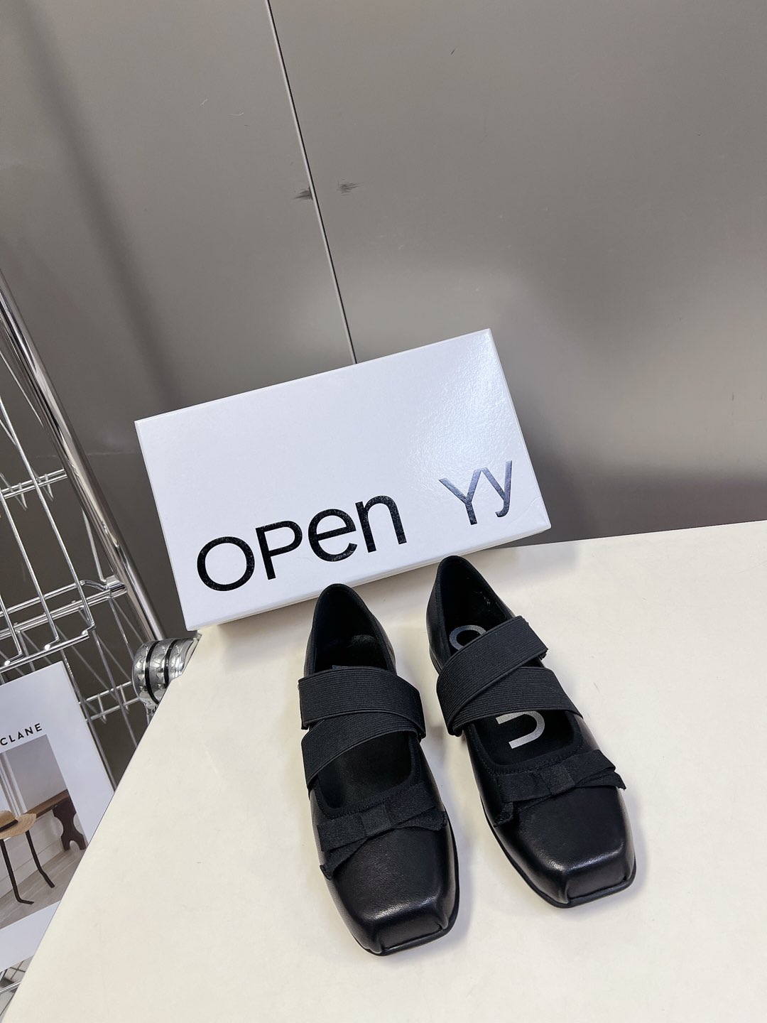  韩国小众设计师品牌OPEN YY春夏走秀款芭蕾舞鞋 第一眼看到这个鞋子就爱上了，带点复古味随意搭配都好