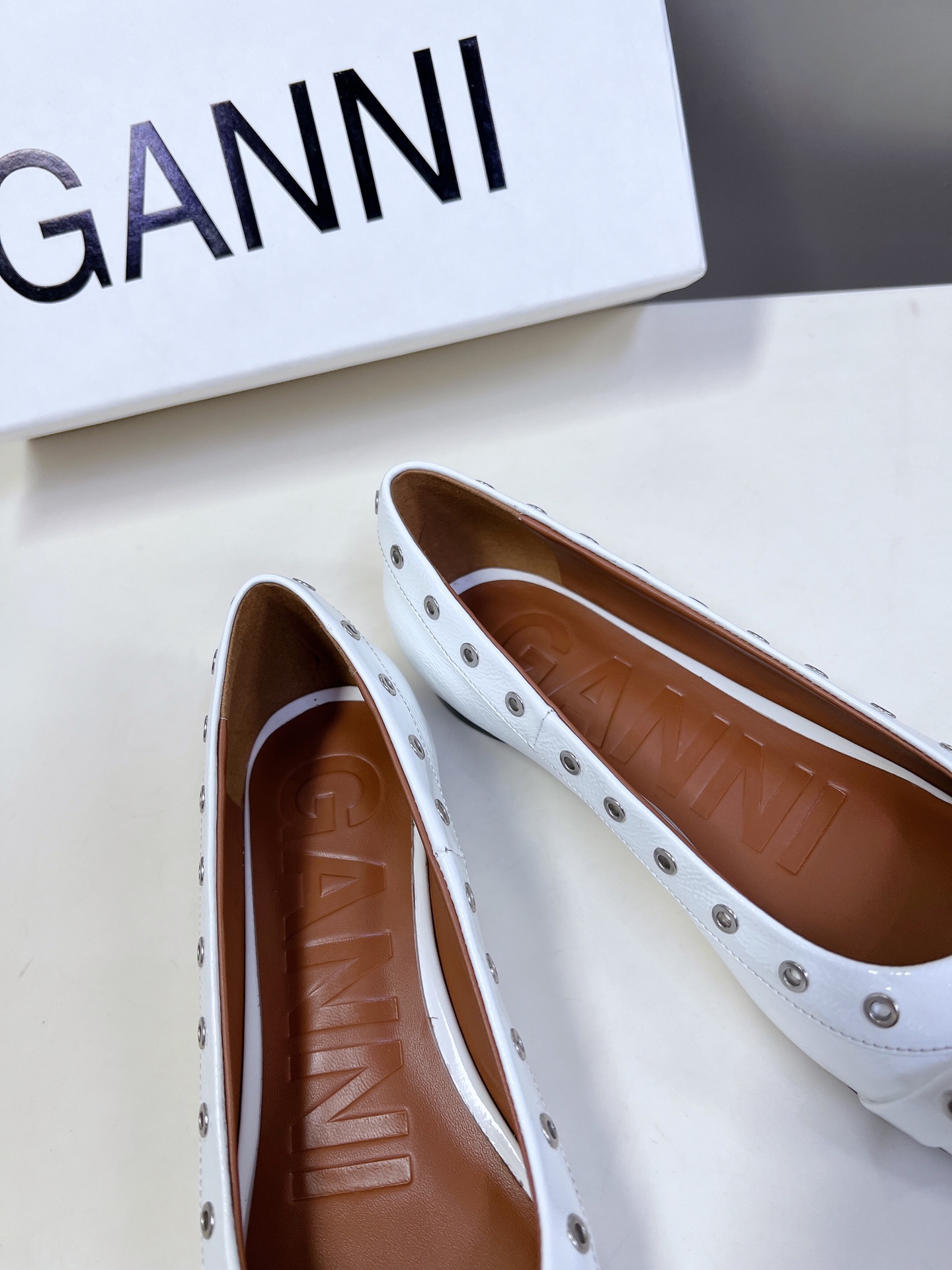  GANNI春夏走秀款单鞋 一年四季都可以穿的单鞋来了，一双封神的四季鞋 简约复古设计，关键是舒适百分✔