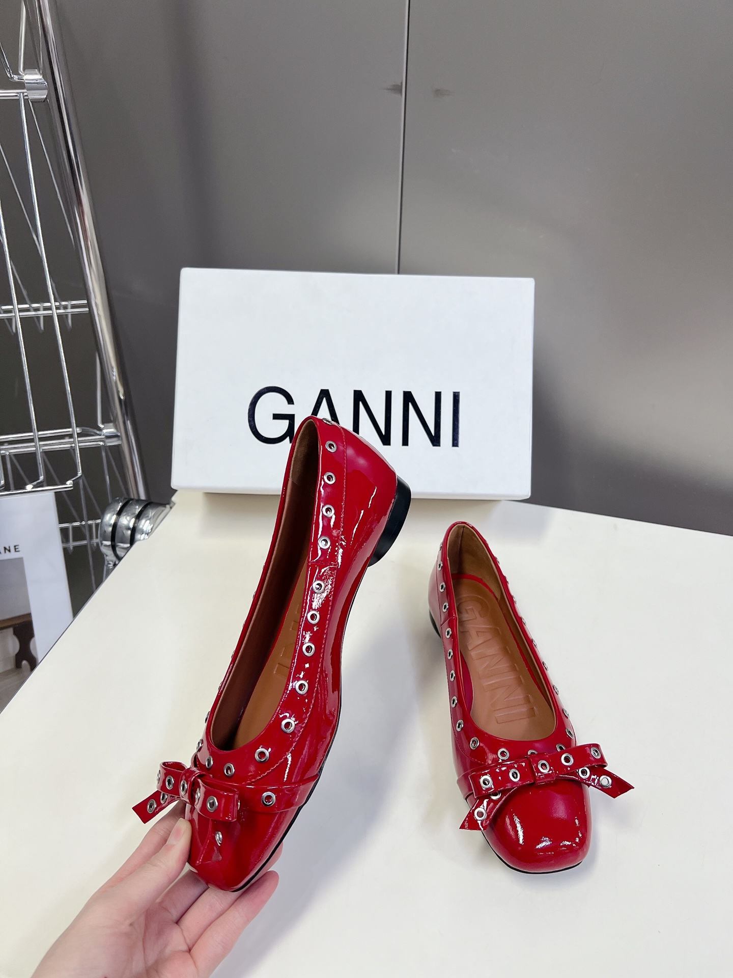  GANNI春夏走秀款单鞋 一年四季都可以穿的单鞋来了，一双封神的四季鞋 简约复古设计，关键是舒适百分✔