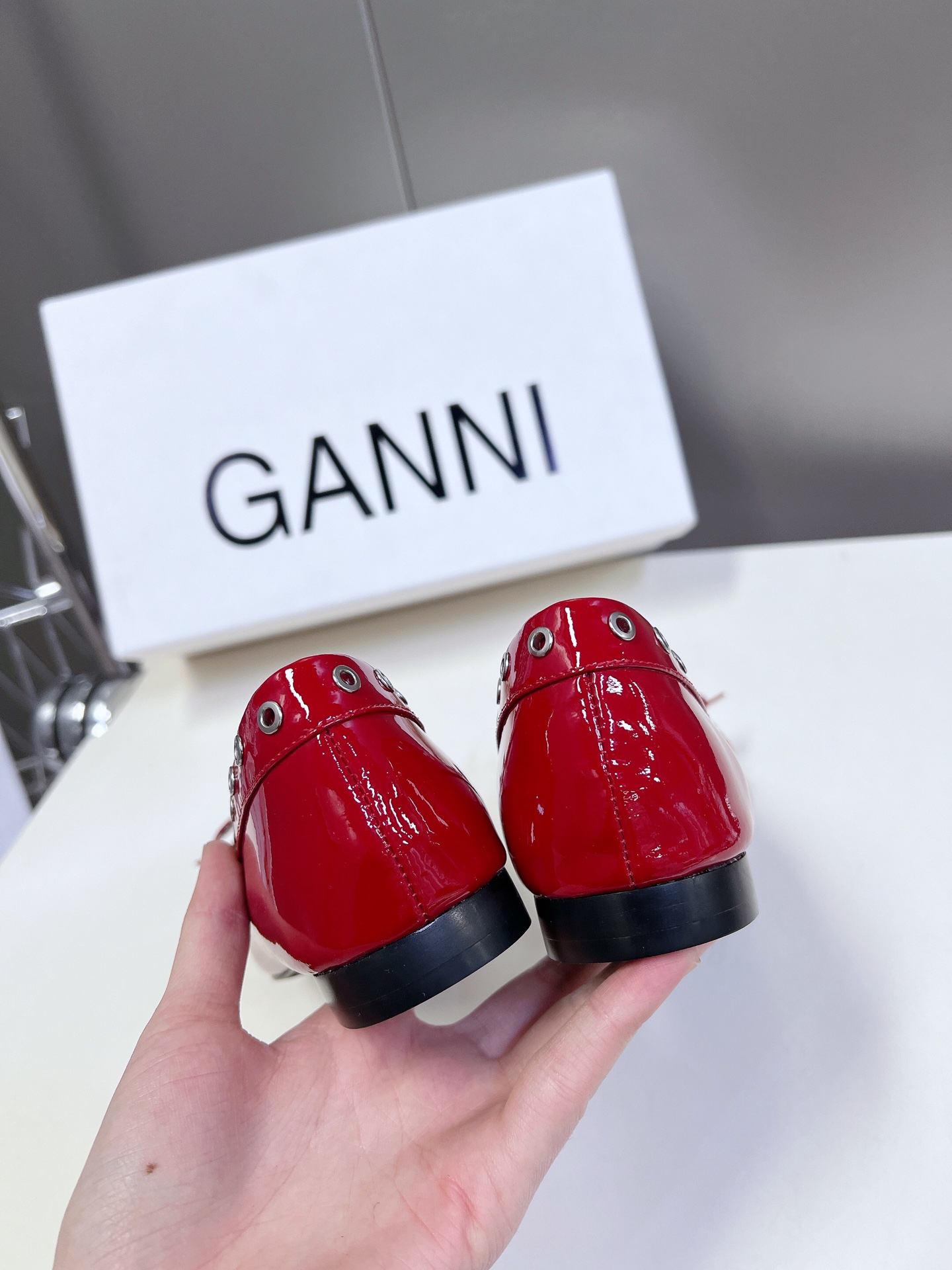  GANNI春夏走秀款单鞋 一年四季都可以穿的单鞋来了，一双封神的四季鞋 简约复古设计，关键是舒适百分✔
