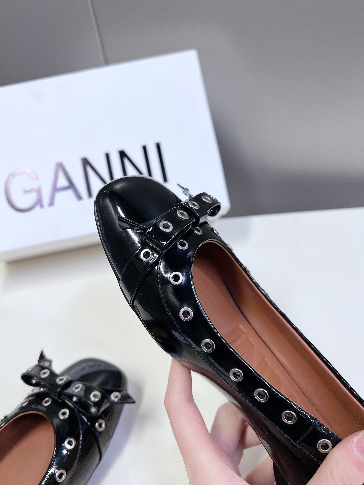 GANNI春夏走秀款单鞋 一年四季都可以穿的单鞋来了，一双封神的四季鞋 简约复古设计，关键是舒适百分✔