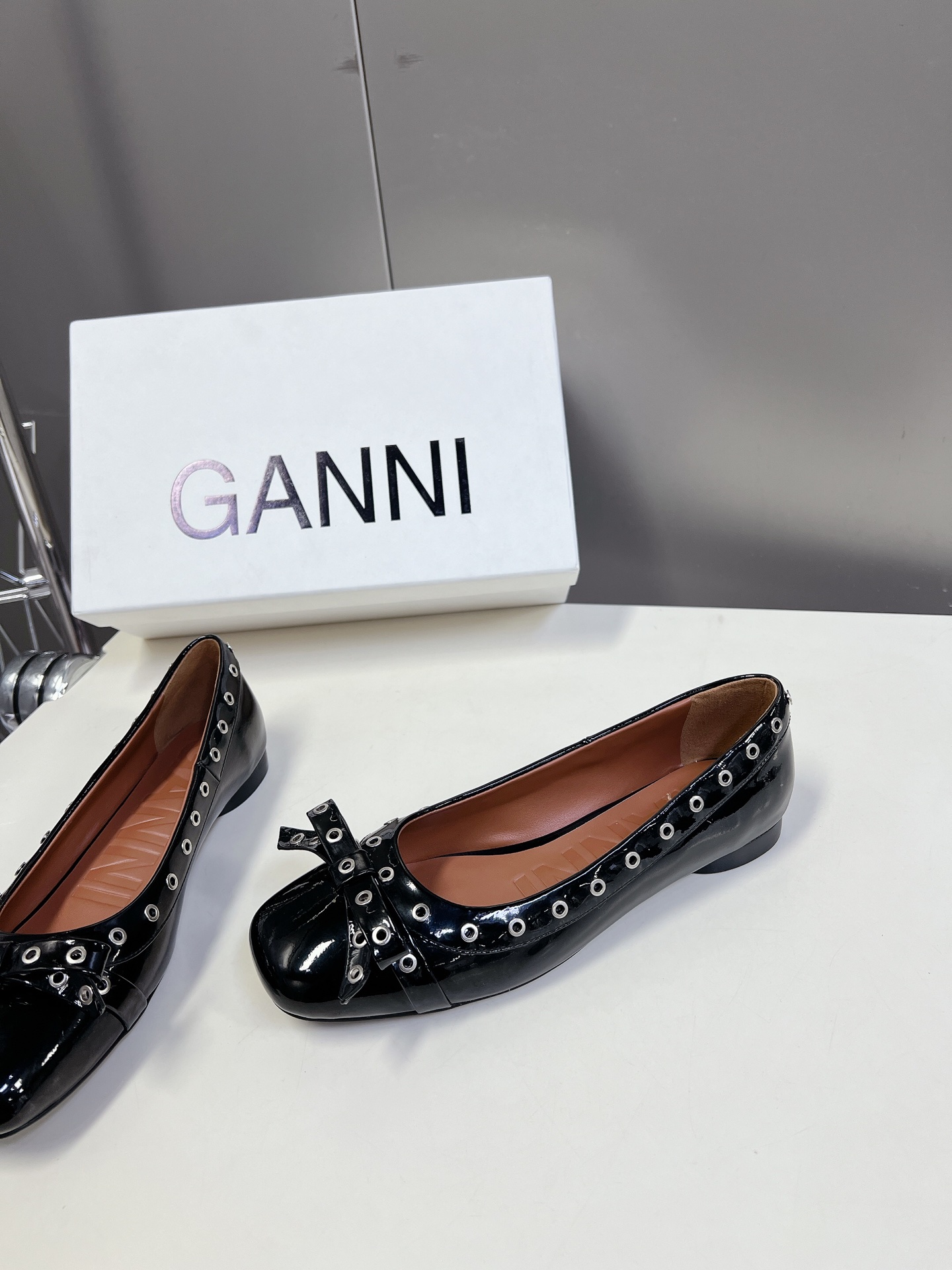  GANNI春夏走秀款单鞋 一年四季都可以穿的单鞋来了，一双封神的四季鞋 简约复古设计，关键是舒适百分✔