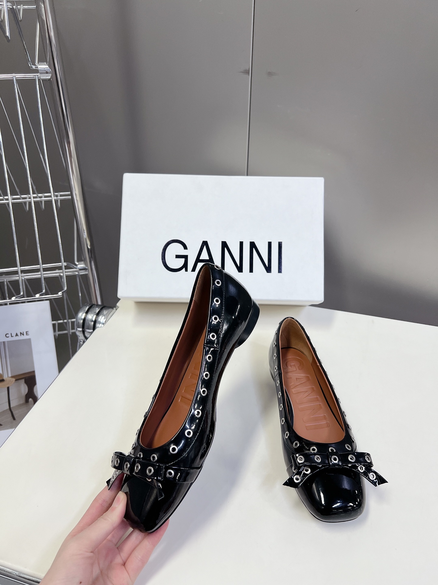  GANNI春夏走秀款单鞋 一年四季都可以穿的单鞋来了，一双封神的四季鞋 简约复古设计，关键是舒适百分✔