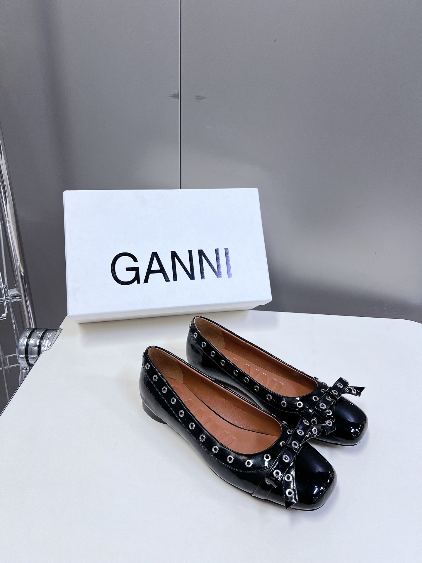  GANNI春夏走秀款单鞋 一年四季都可以穿的单鞋来了，一双封神的四季鞋 简约复古设计，关键是舒适百分✔