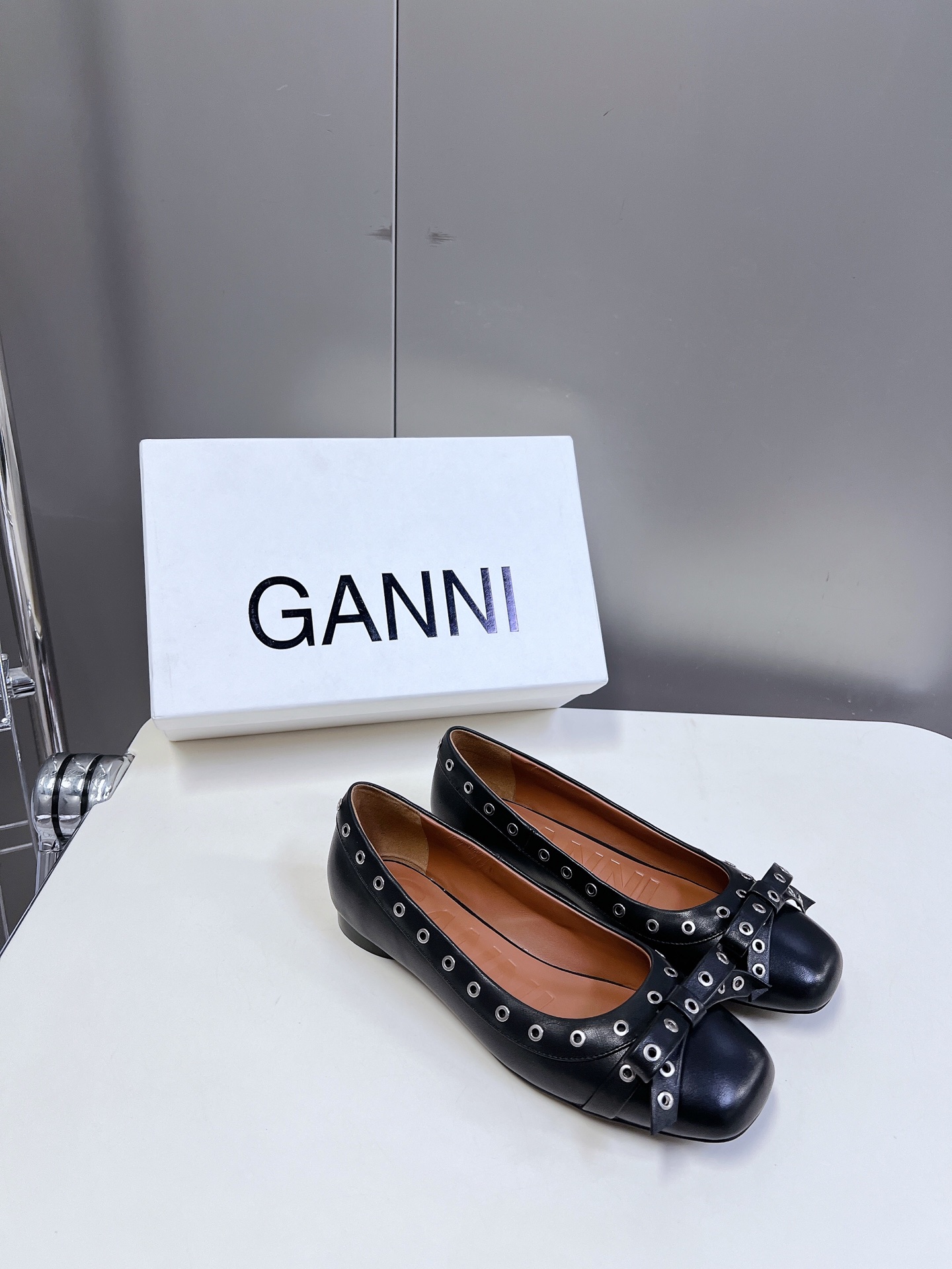  GANNI春夏走秀款单鞋 一年四季都可以穿的单鞋来了，一双封神的四季鞋 简约复古设计，关键是舒适百分✔