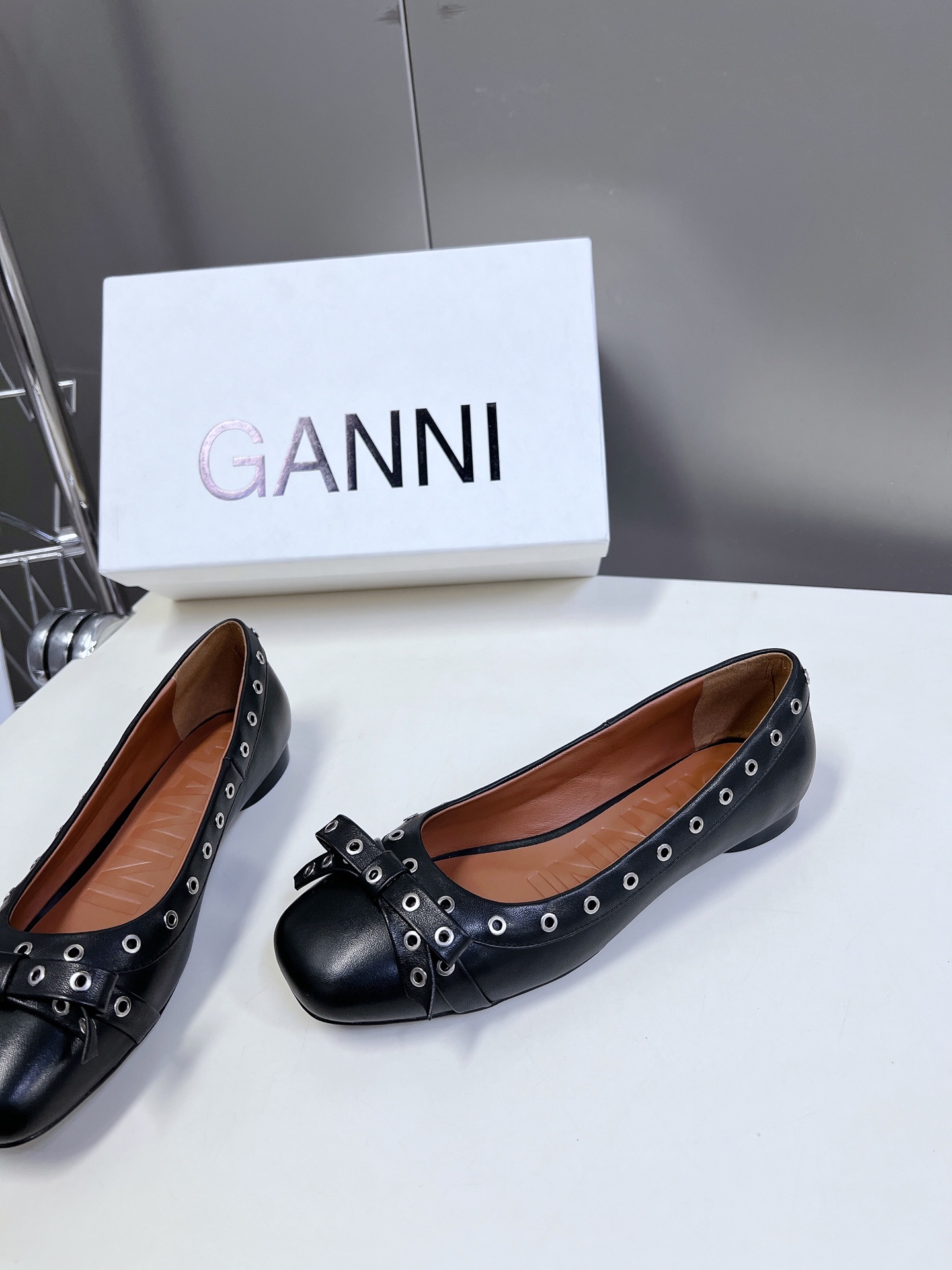  GANNI春夏走秀款单鞋 一年四季都可以穿的单鞋来了，一双封神的四季鞋 简约复古设计，关键是舒适百分✔