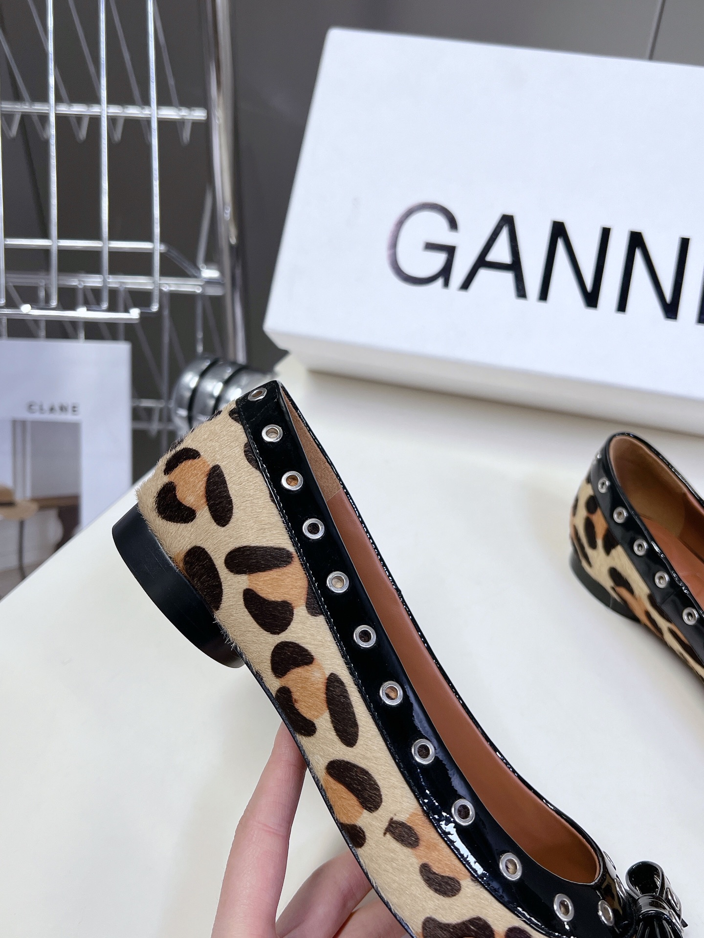  GANNI春夏走秀款单鞋 一年四季都可以穿的单鞋来了，一双封神的四季鞋 简约复古设计，关键是舒适百分✔