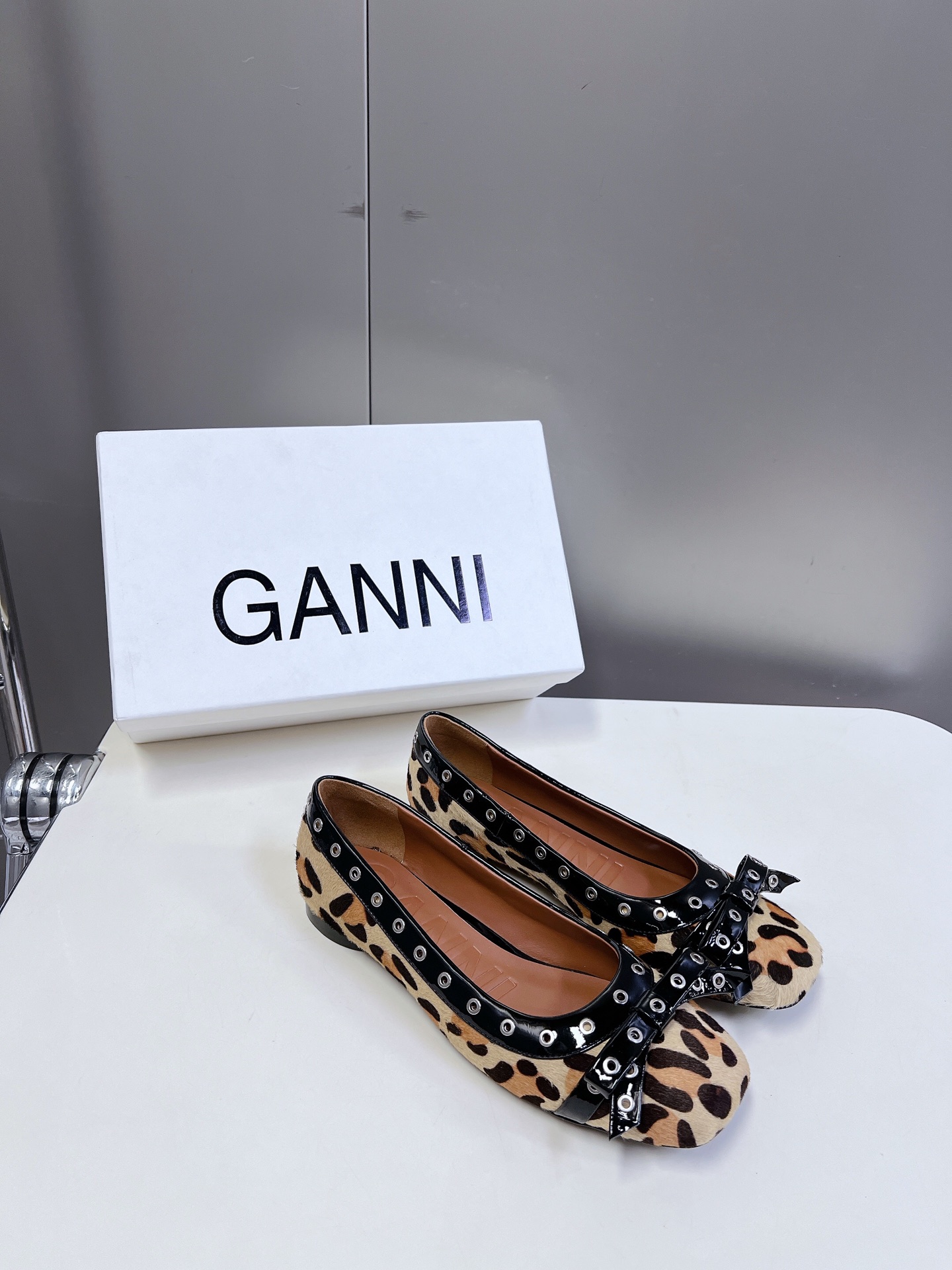  GANNI春夏走秀款单鞋 一年四季都可以穿的单鞋来了，一双封神的四季鞋 简约复古设计，关键是舒适百分✔