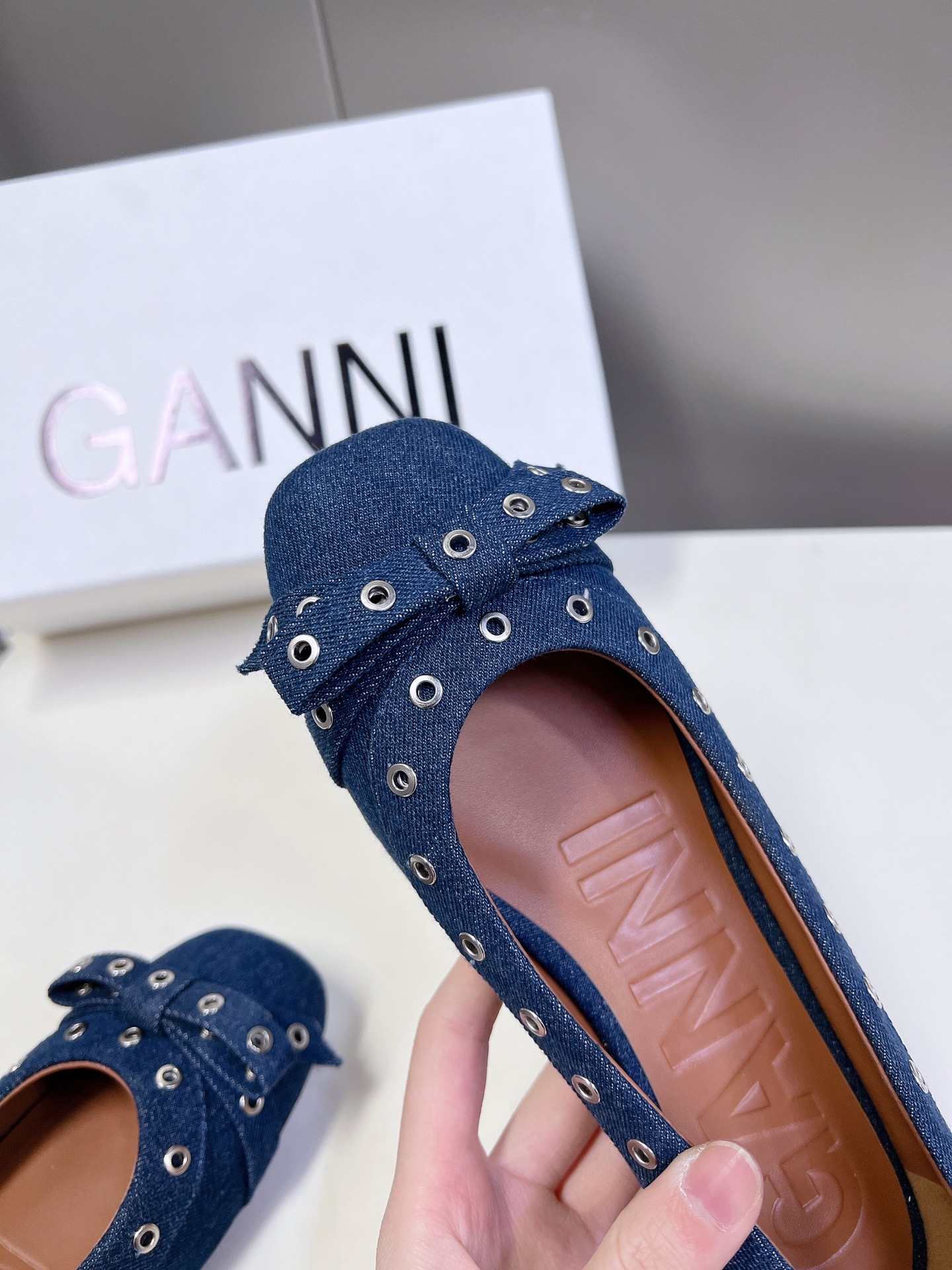  GANNI春夏走秀款单鞋 一年四季都可以穿的单鞋来了，一双封神的四季鞋 简约复古设计，关键是舒适百分✔