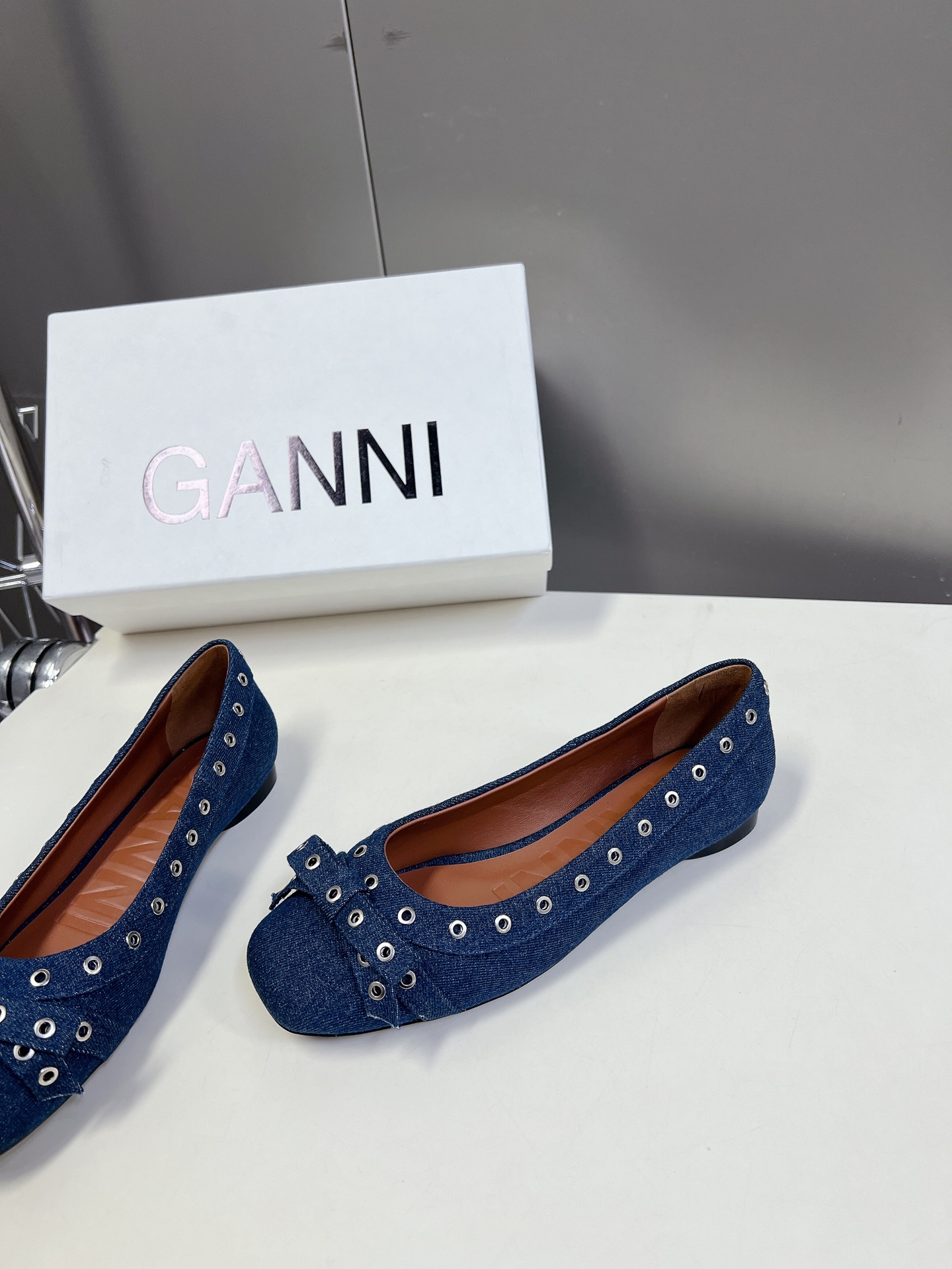  GANNI春夏走秀款单鞋 一年四季都可以穿的单鞋来了，一双封神的四季鞋 简约复古设计，关键是舒适百分✔