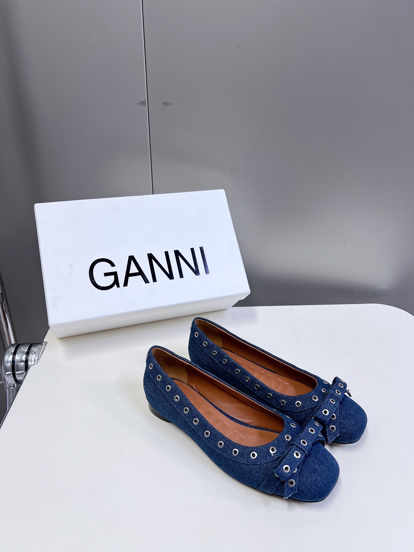  GANNI春夏走秀款单鞋 一年四季都可以穿的单鞋来了，一双封神的四季鞋 简约复古设计，关键是舒适百分✔