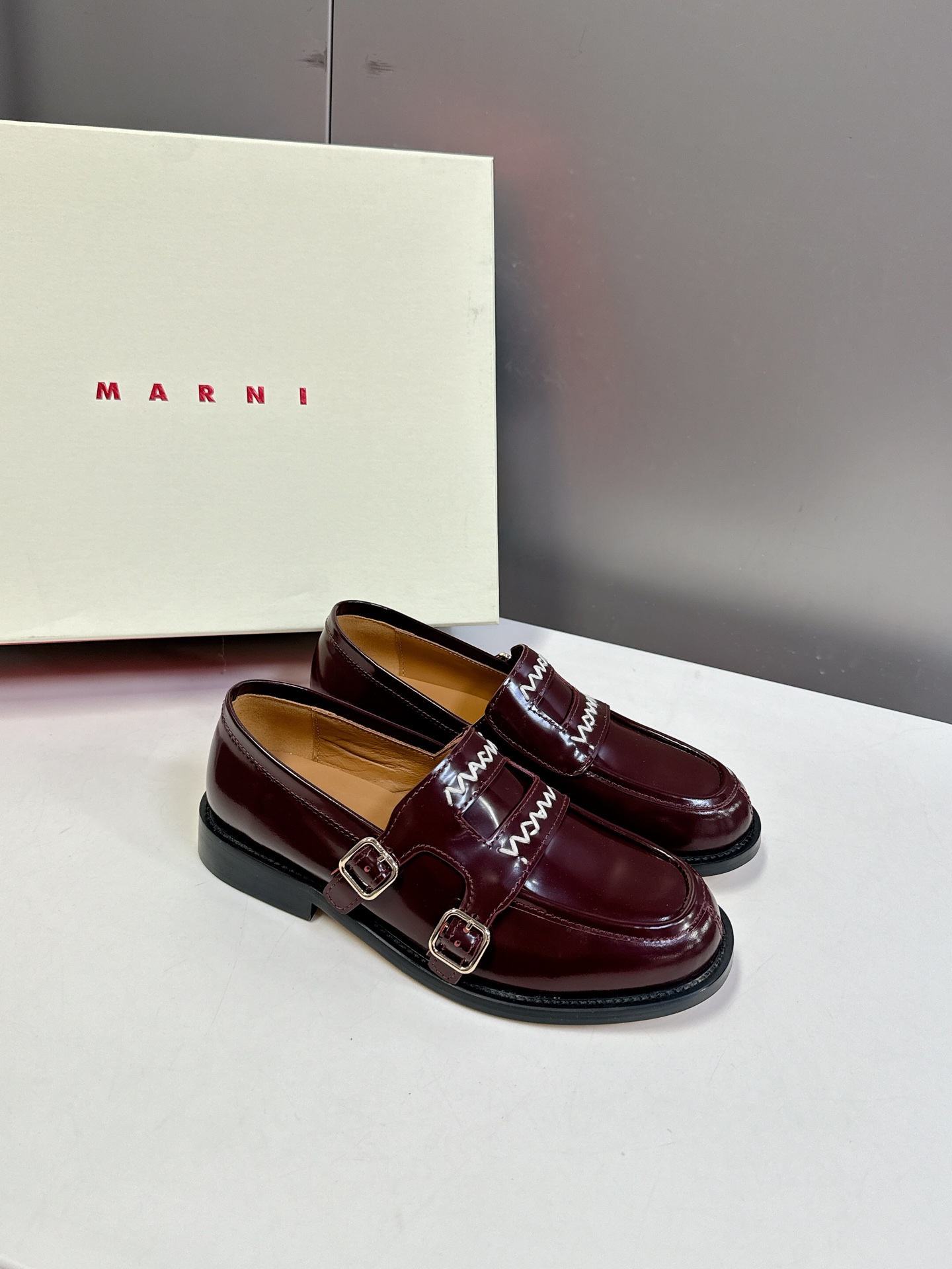   MARNI玛尼春夏新款乐福鞋                     经典小皮鞋是鞋业界的天花板，永