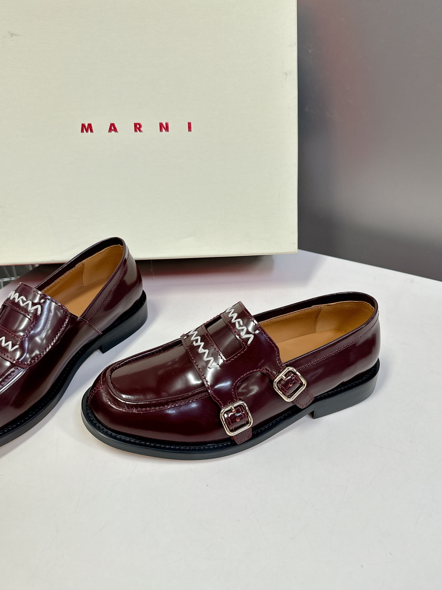   MARNI玛尼春夏新款乐福鞋                     经典小皮鞋是鞋业界的天花板，永