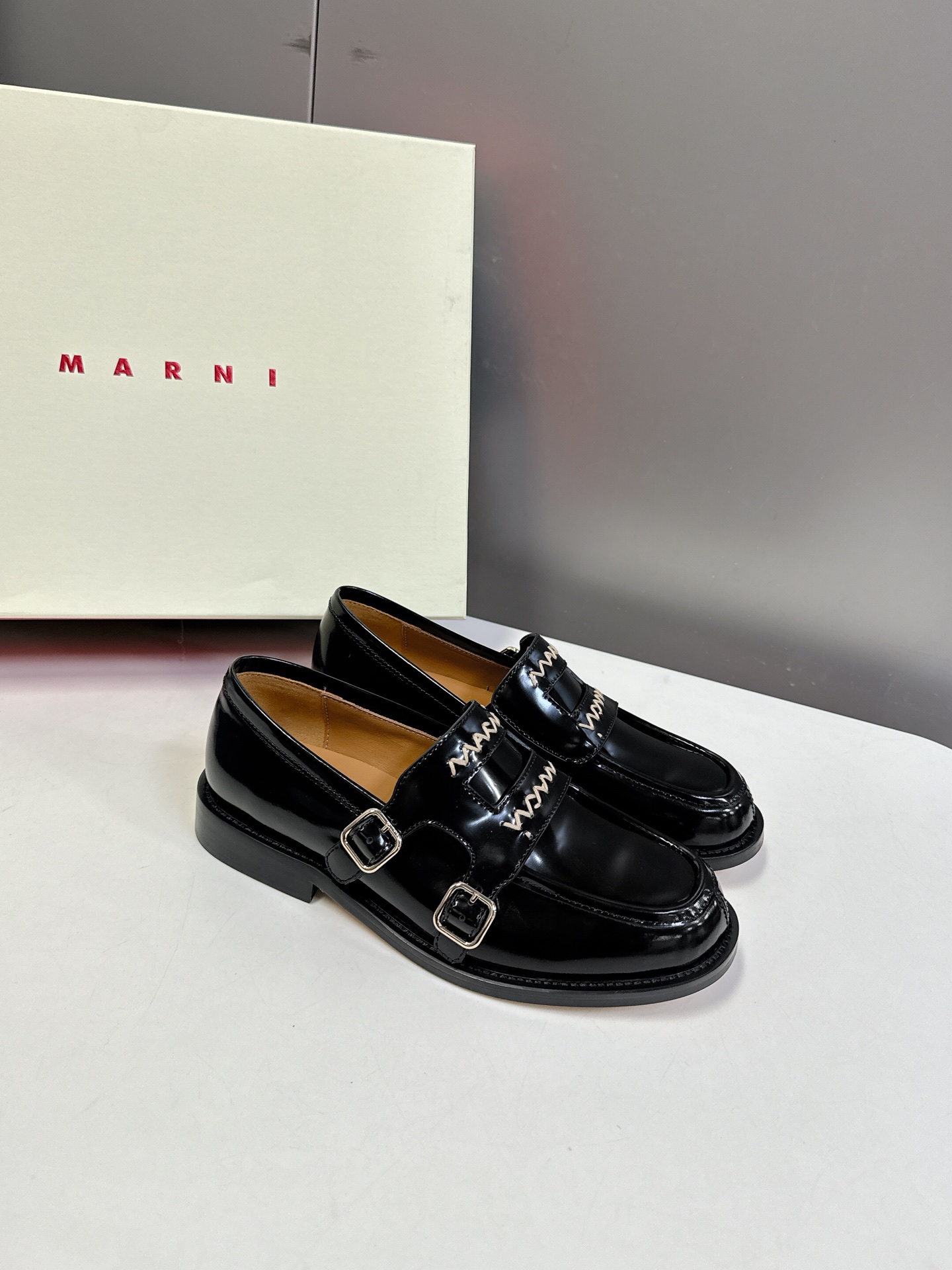   MARNI玛尼春夏新款乐福鞋                     经典小皮鞋是鞋业界的天花板，永