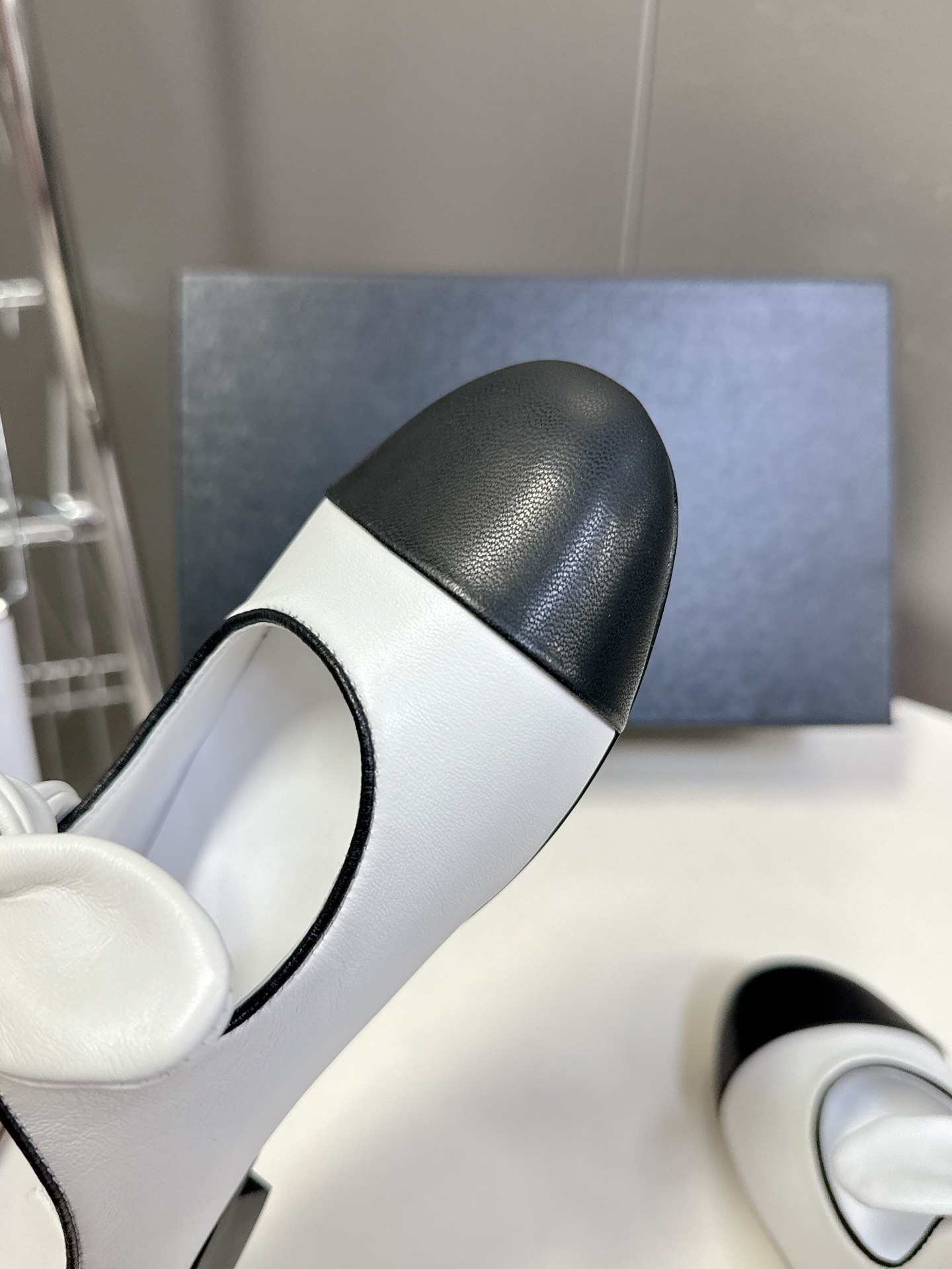 CHANEL香奈儿蝴蝶结松紧一字带平单鞋 蝴蝶结玛丽珍单鞋第一眼看上就被种草了根据天气变化自由穿搭！套上