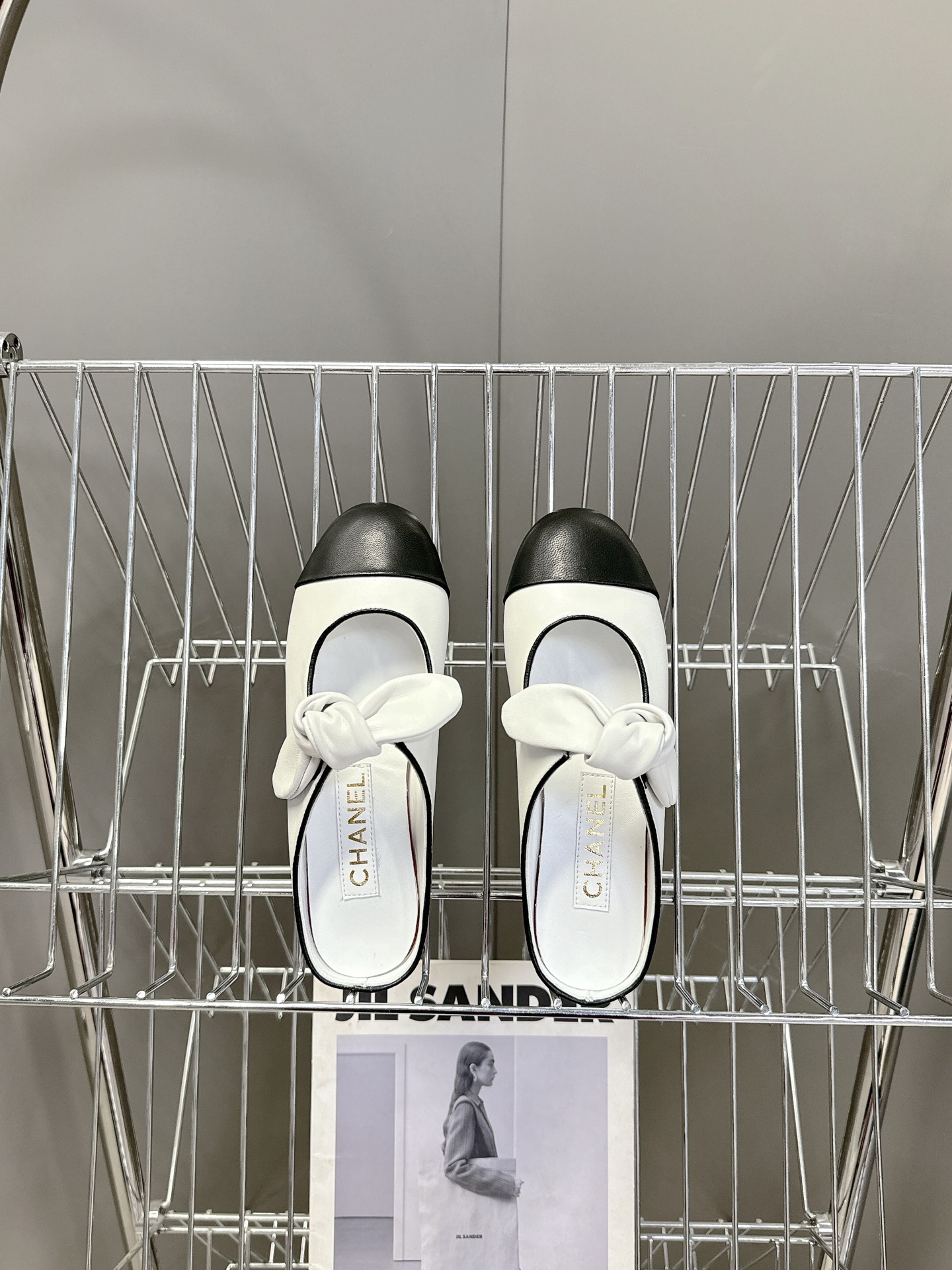 CHANEL香奈儿蝴蝶结松紧一字带平单鞋 蝴蝶结玛丽珍单鞋第一眼看上就被种草了根据天气变化自由穿搭！套上