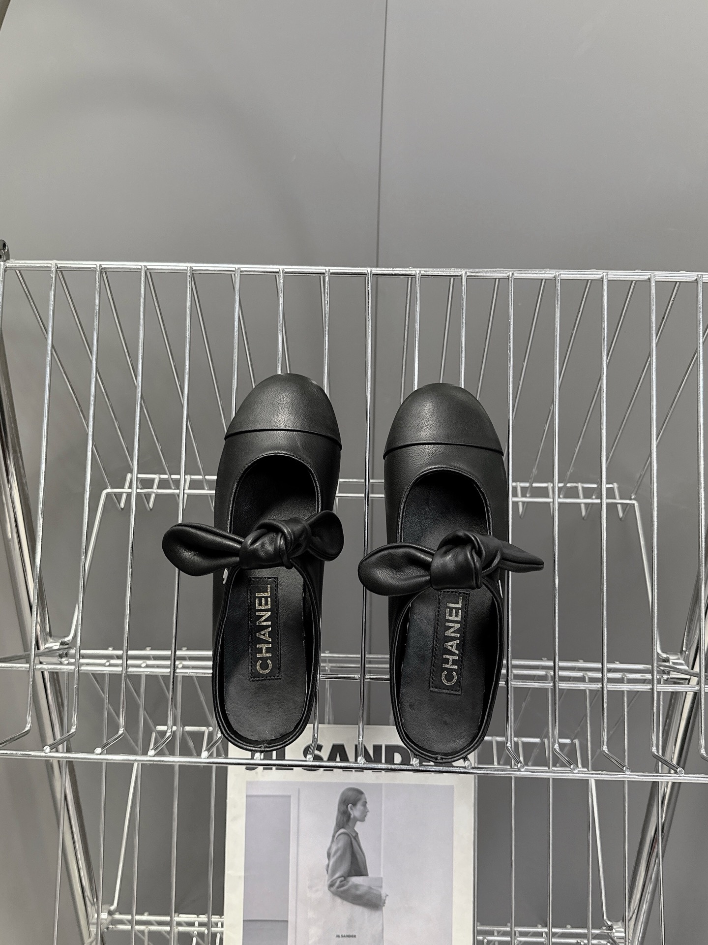 CHANEL香奈儿蝴蝶结松紧一字带平单鞋 蝴蝶结玛丽珍单鞋第一眼看上就被种草了根据天气变化自由穿搭！套上