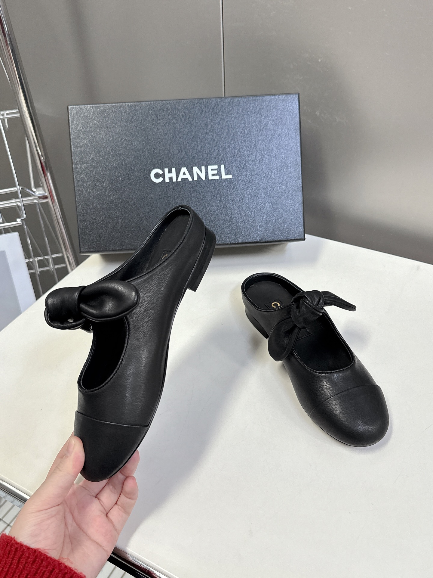 CHANEL香奈儿蝴蝶结松紧一字带平单鞋 蝴蝶结玛丽珍单鞋第一眼看上就被种草了根据天气变化自由穿搭！套上