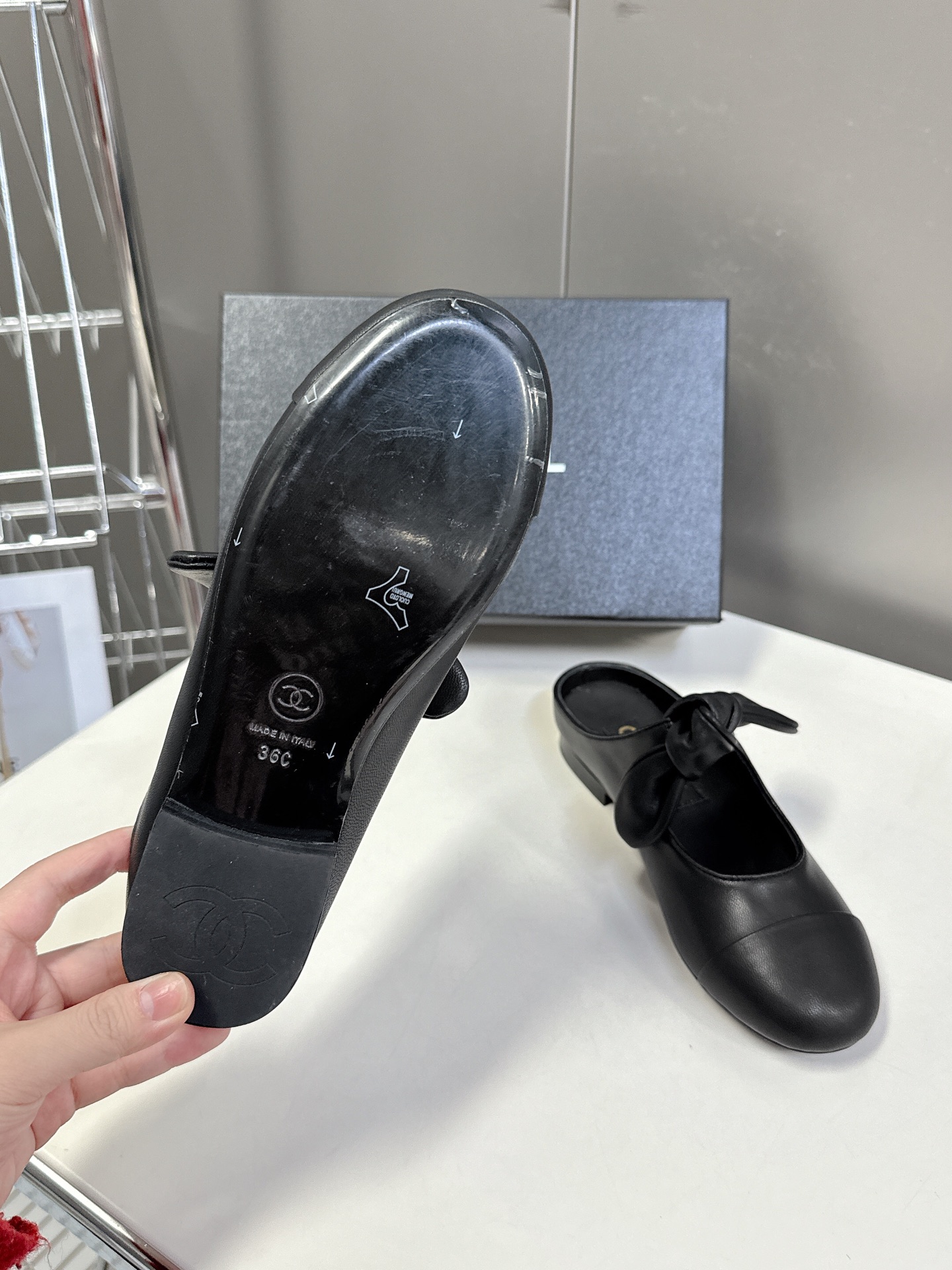 CHANEL香奈儿蝴蝶结松紧一字带平单鞋 蝴蝶结玛丽珍单鞋第一眼看上就被种草了根据天气变化自由穿搭！套上