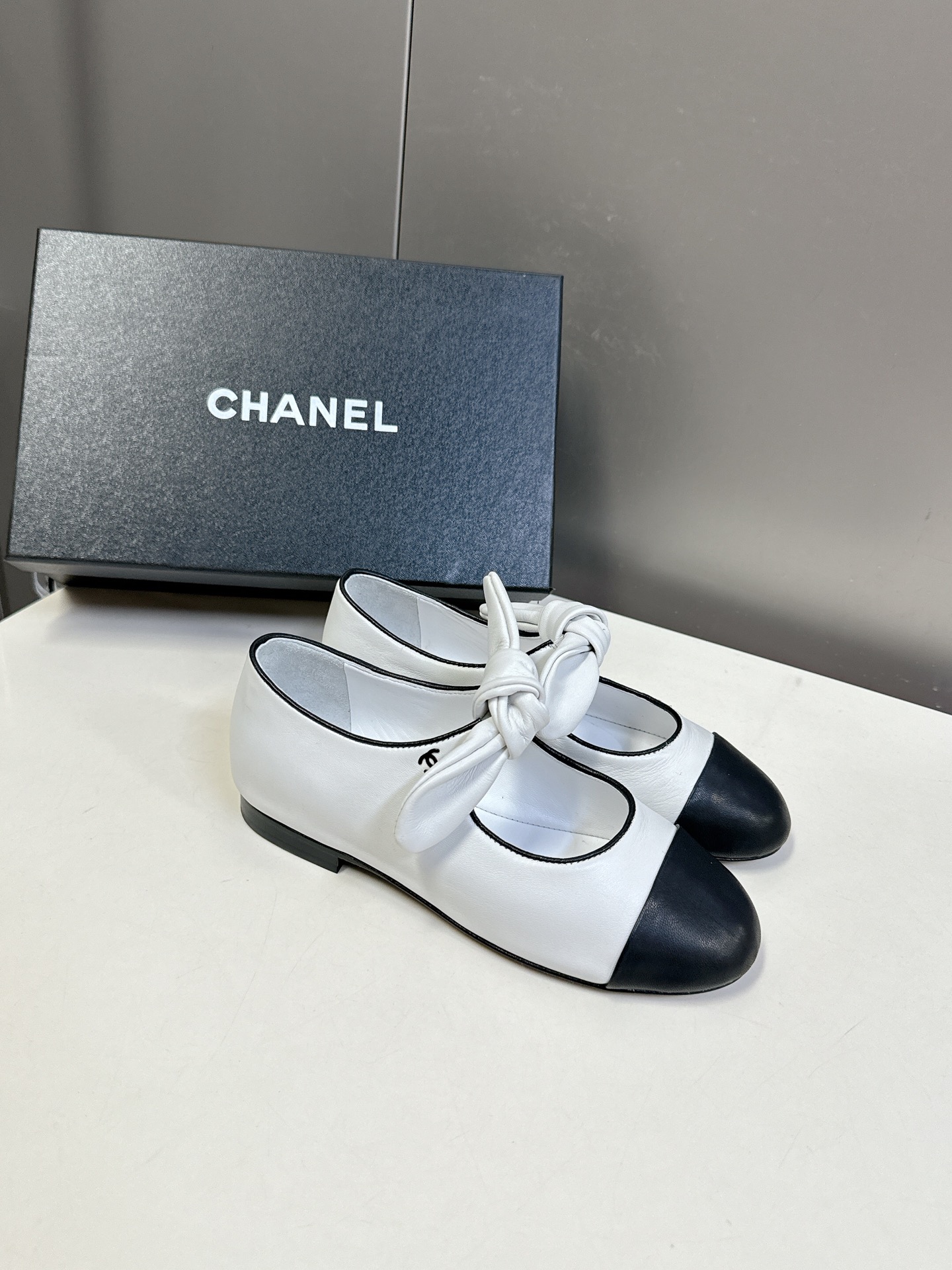 CHANEL香奈儿蝴蝶结松紧一字带平单鞋 蝴蝶结玛丽珍单鞋第一眼看上就被种草了根据天气变化自由穿搭！套上
