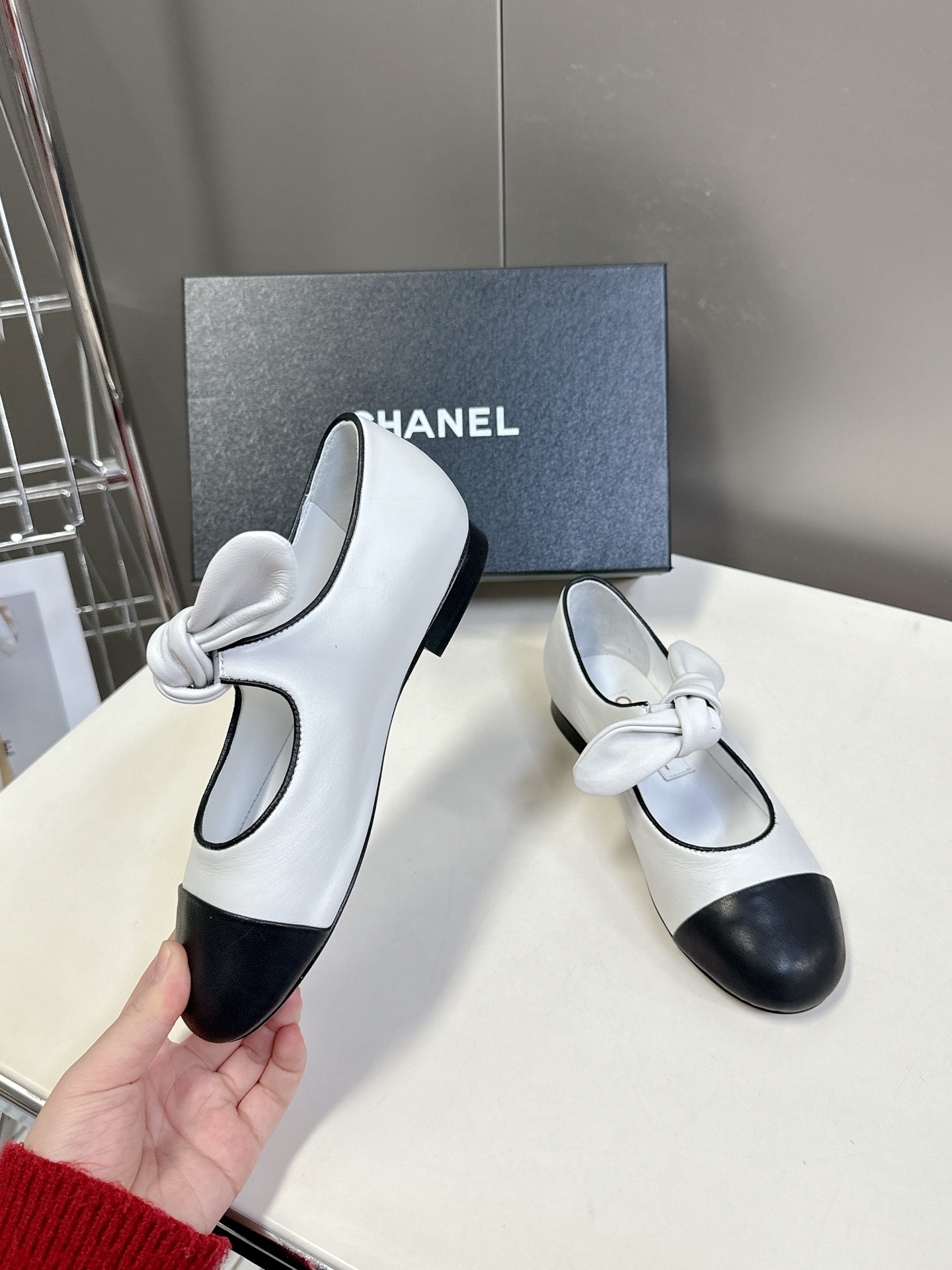 CHANEL香奈儿蝴蝶结松紧一字带平单鞋 蝴蝶结玛丽珍单鞋第一眼看上就被种草了根据天气变化自由穿搭！套上