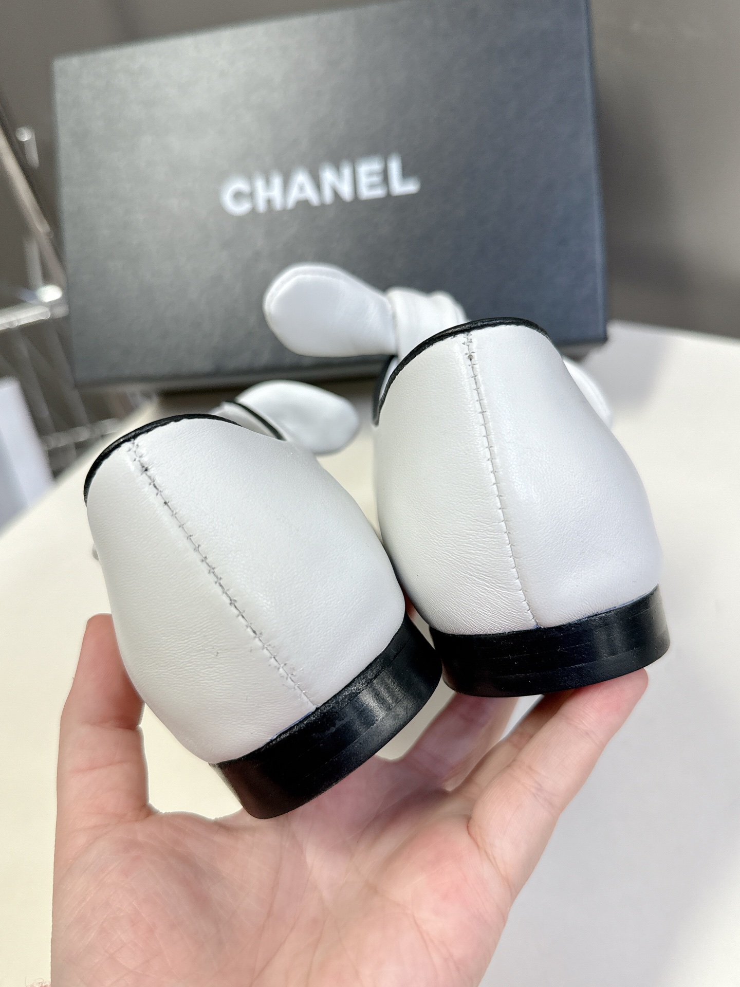 CHANEL香奈儿蝴蝶结松紧一字带平单鞋 蝴蝶结玛丽珍单鞋第一眼看上就被种草了根据天气变化自由穿搭！套上