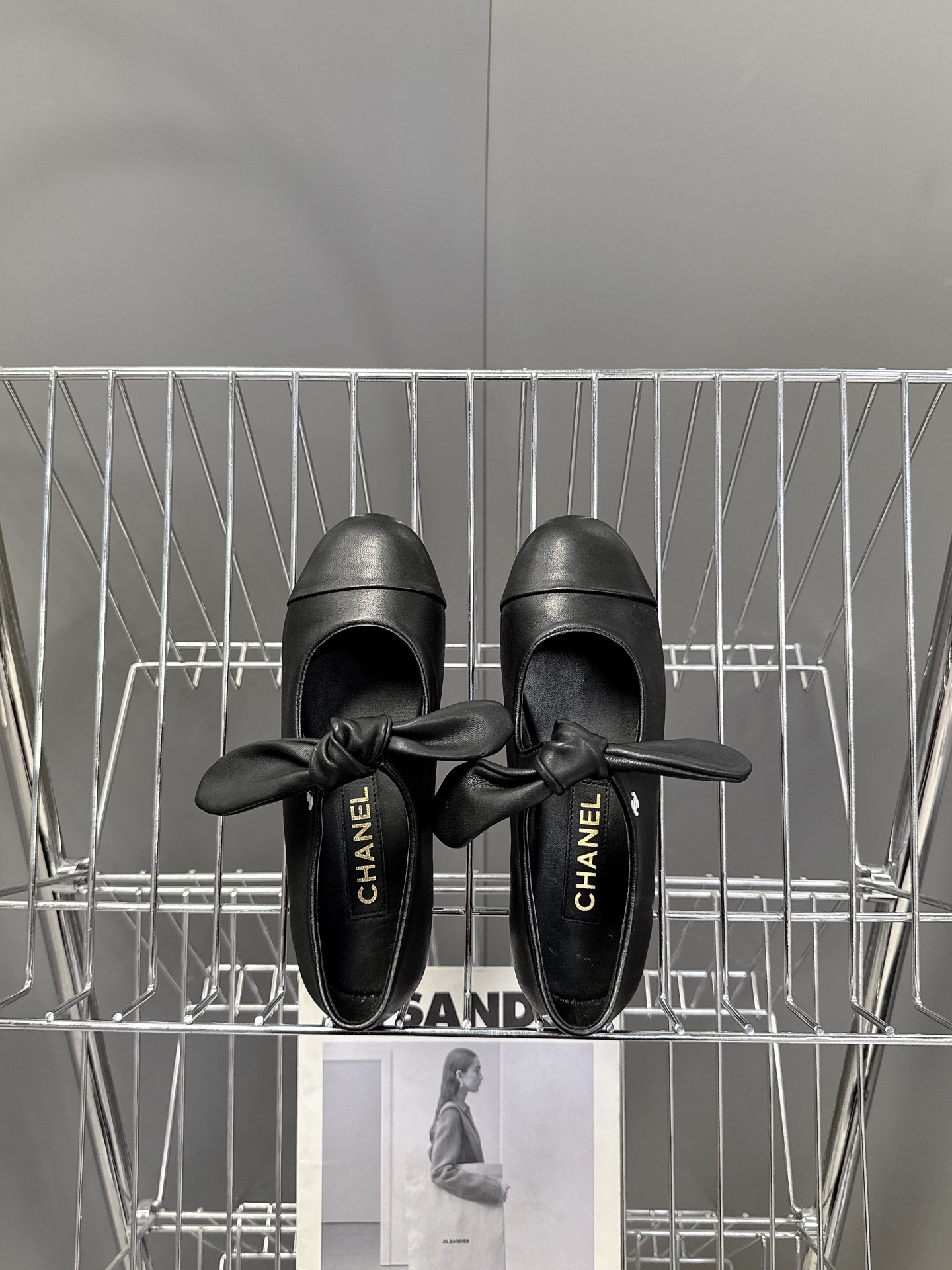 CHANEL香奈儿蝴蝶结松紧一字带平单鞋 蝴蝶结玛丽珍单鞋第一眼看上就被种草了根据天气变化自由穿搭！套上