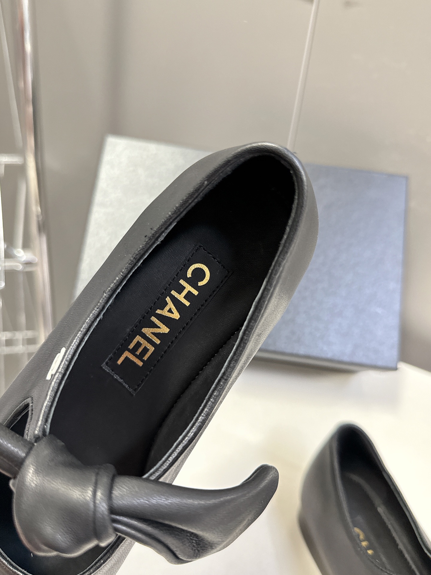 CHANEL香奈儿蝴蝶结松紧一字带平单鞋 蝴蝶结玛丽珍单鞋第一眼看上就被种草了根据天气变化自由穿搭！套上