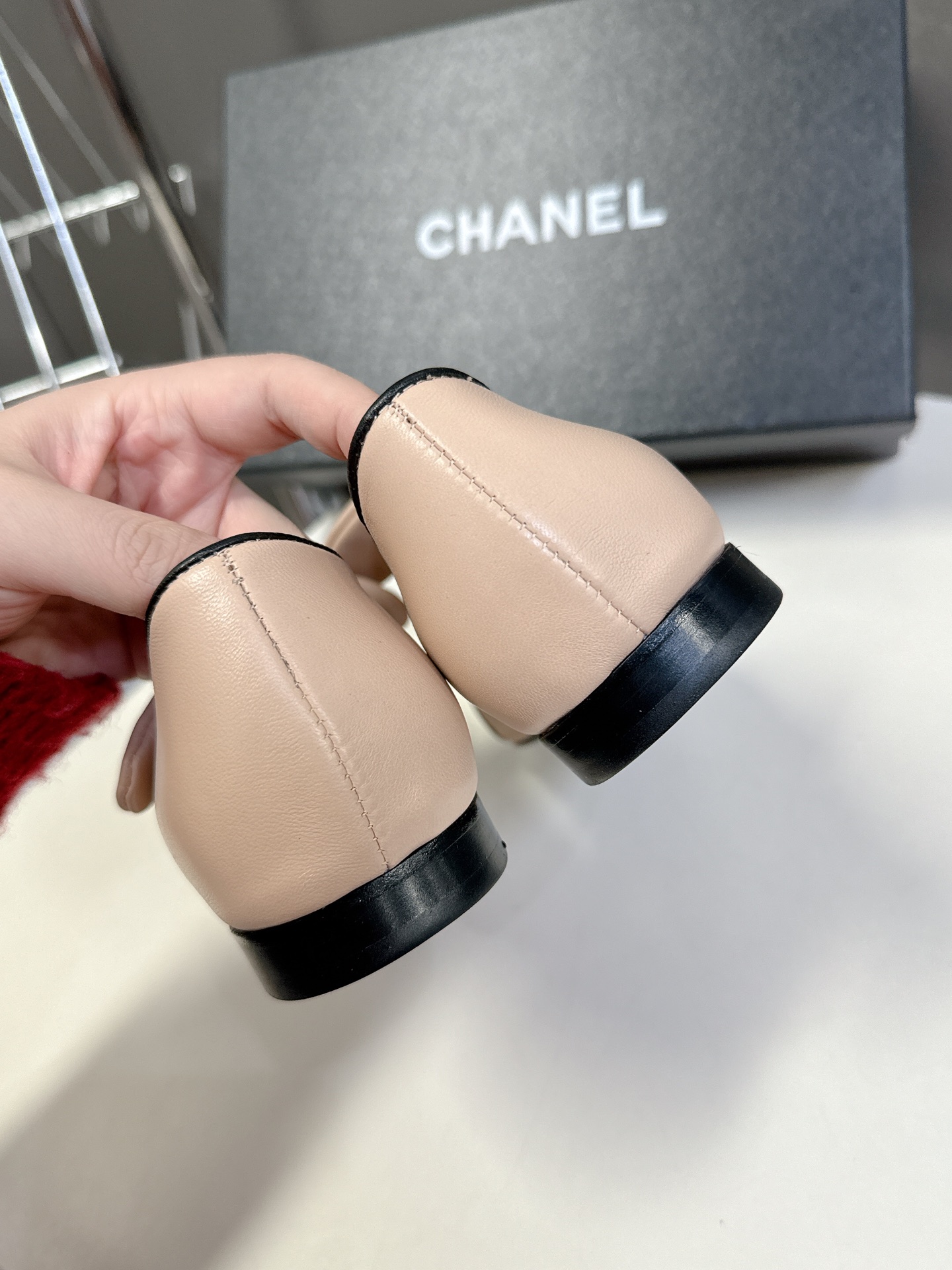 CHANEL香奈儿蝴蝶结松紧一字带平单鞋 蝴蝶结玛丽珍单鞋第一眼看上就被种草了根据天气变化自由穿搭！套上