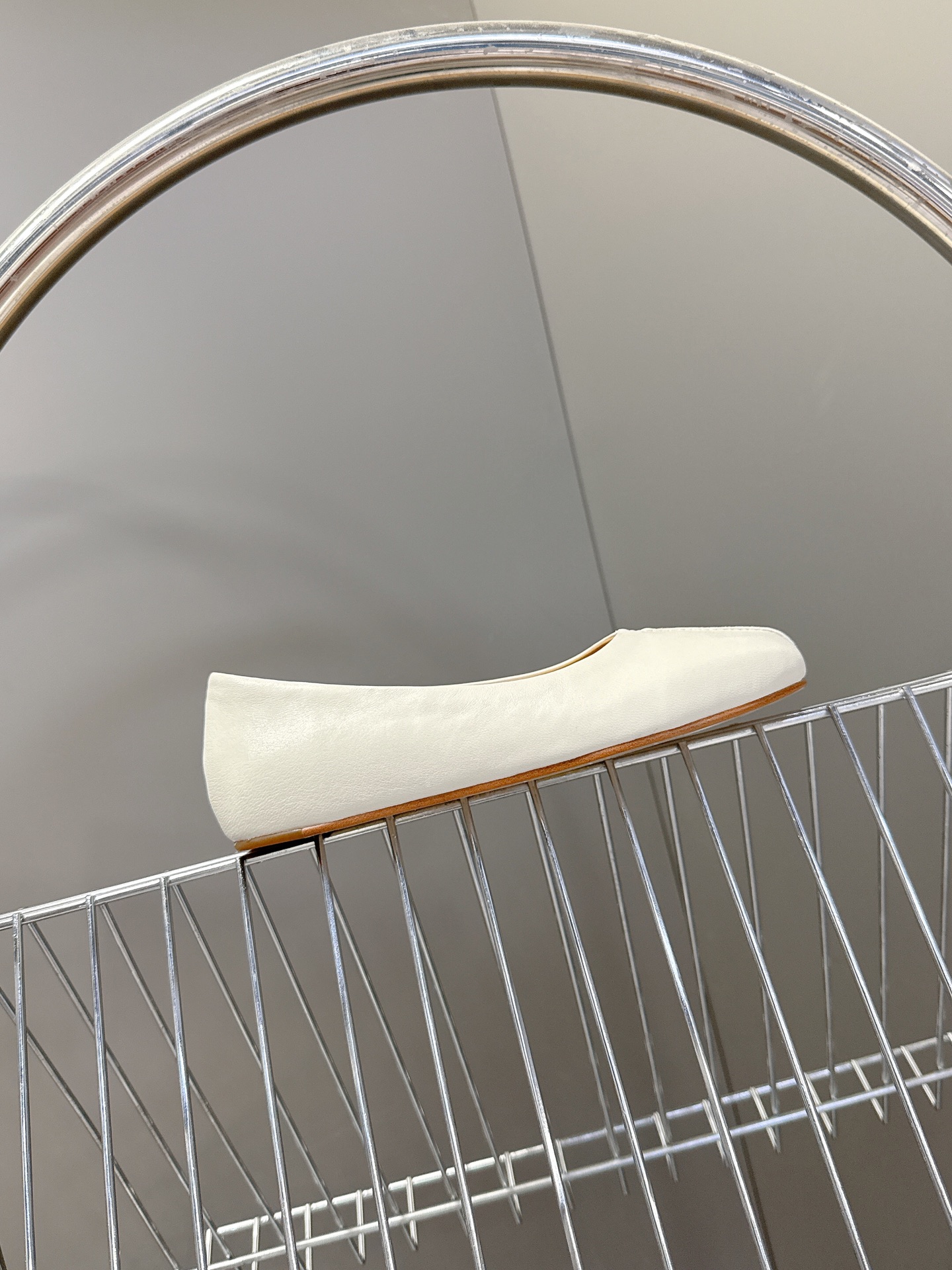   Maisom Margiela  MM6 马吉拉单鞋

这双热度超高的单品 必须人手一双入手了 不能