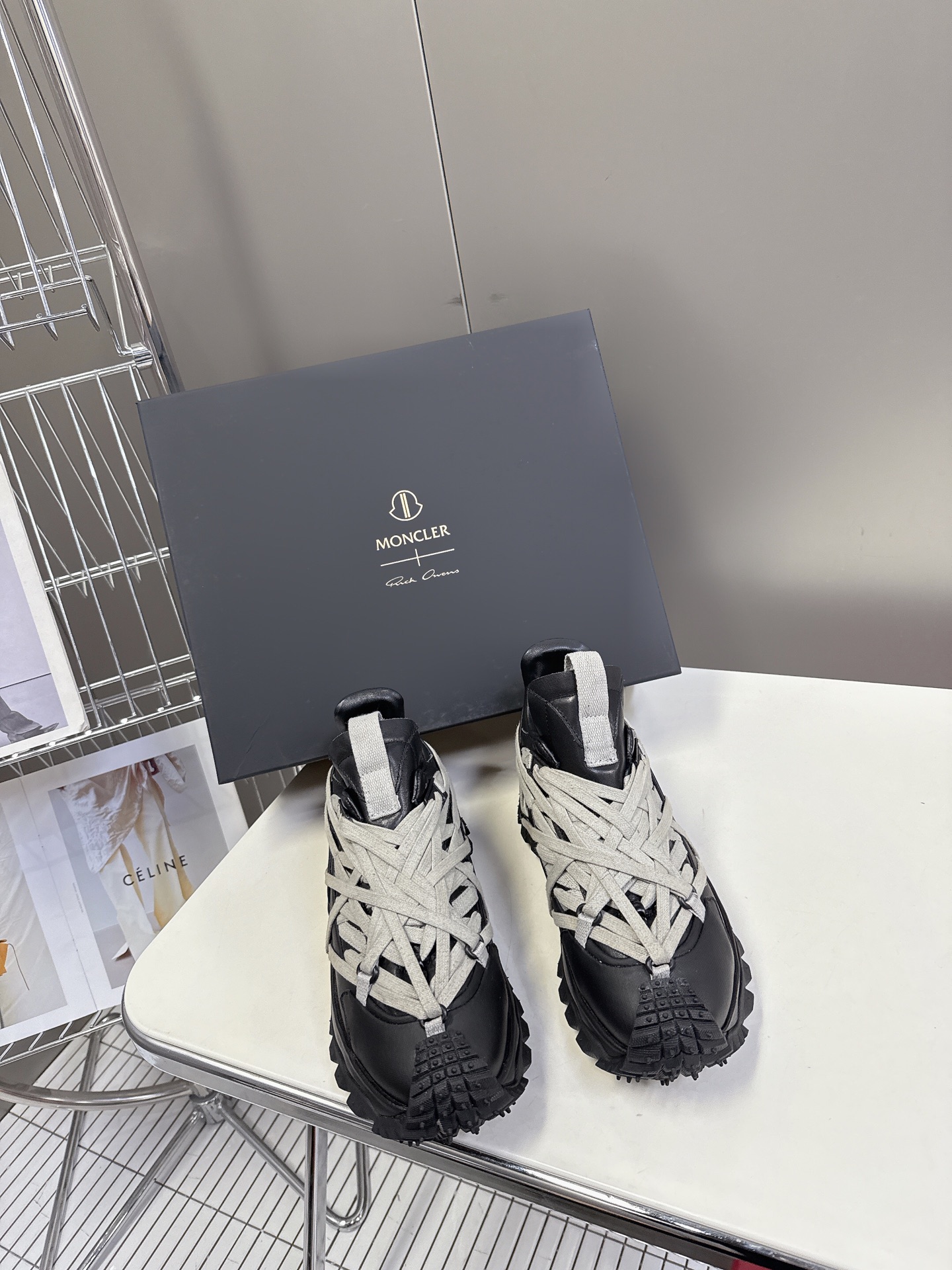  Rick Owens x Moncler 疯狂绑带V底鞋 登山鞋 情侣款
这季联名新鞋太帅啦！选用Mo